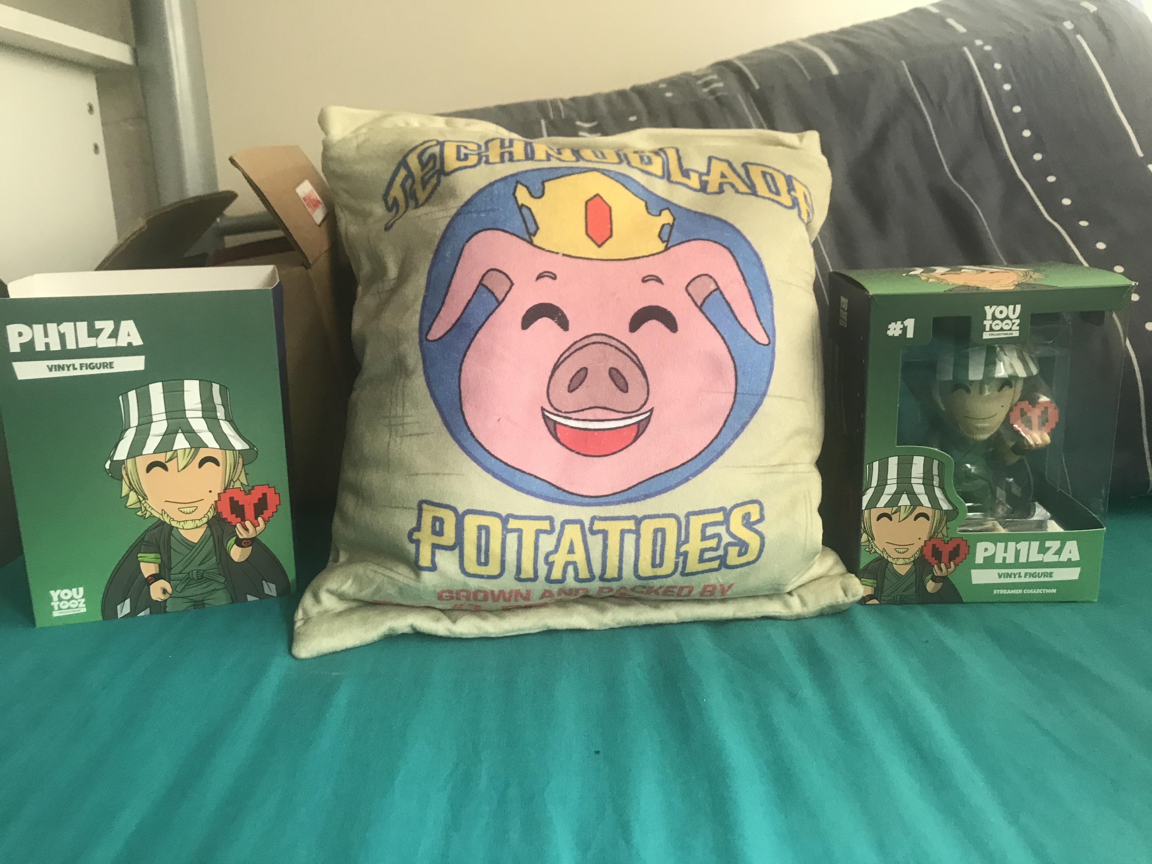 It finally arrived lmao (the plush) r/Youtooz