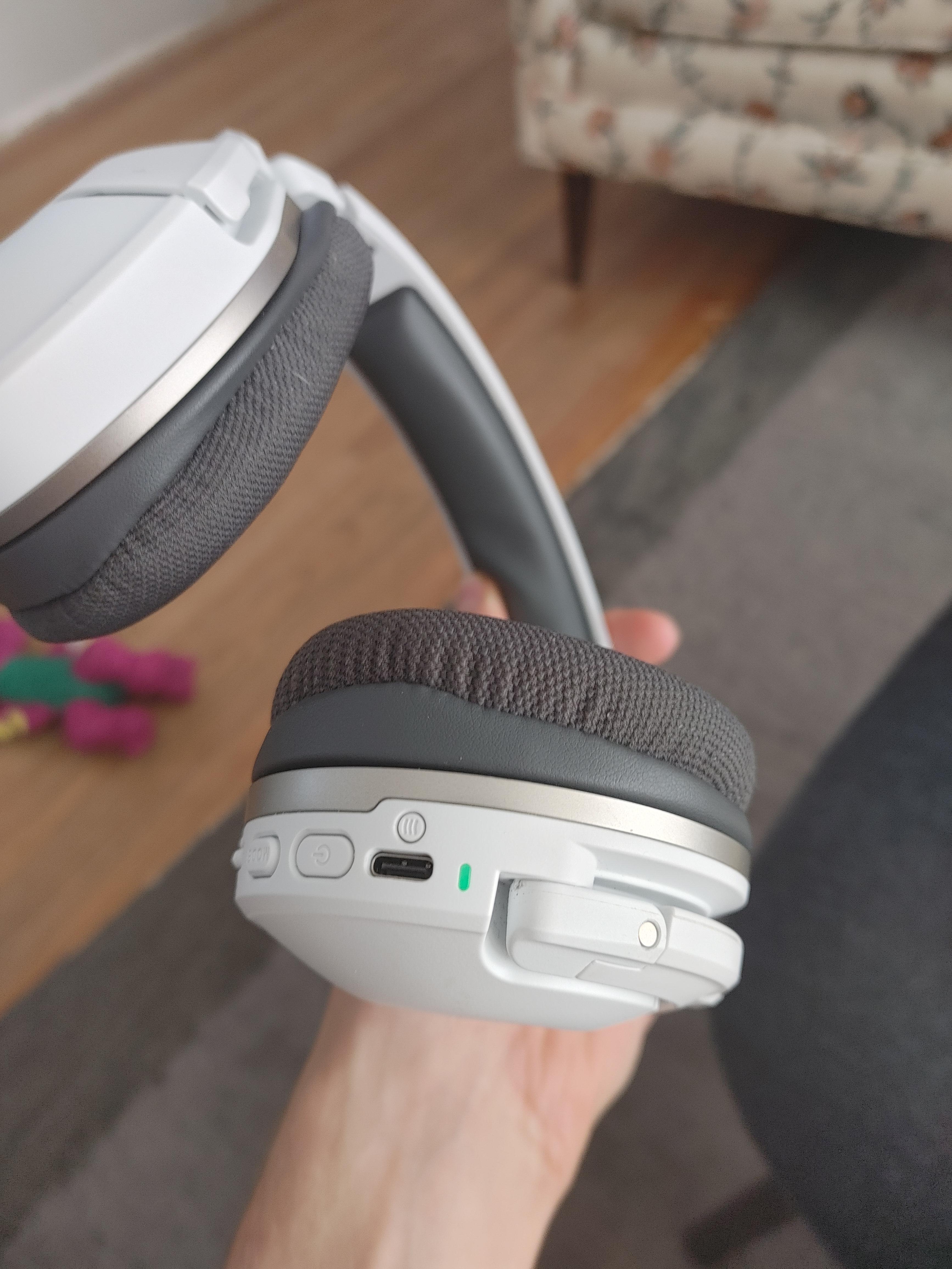 My audio just randomly shut off, and I can't turn my headset off