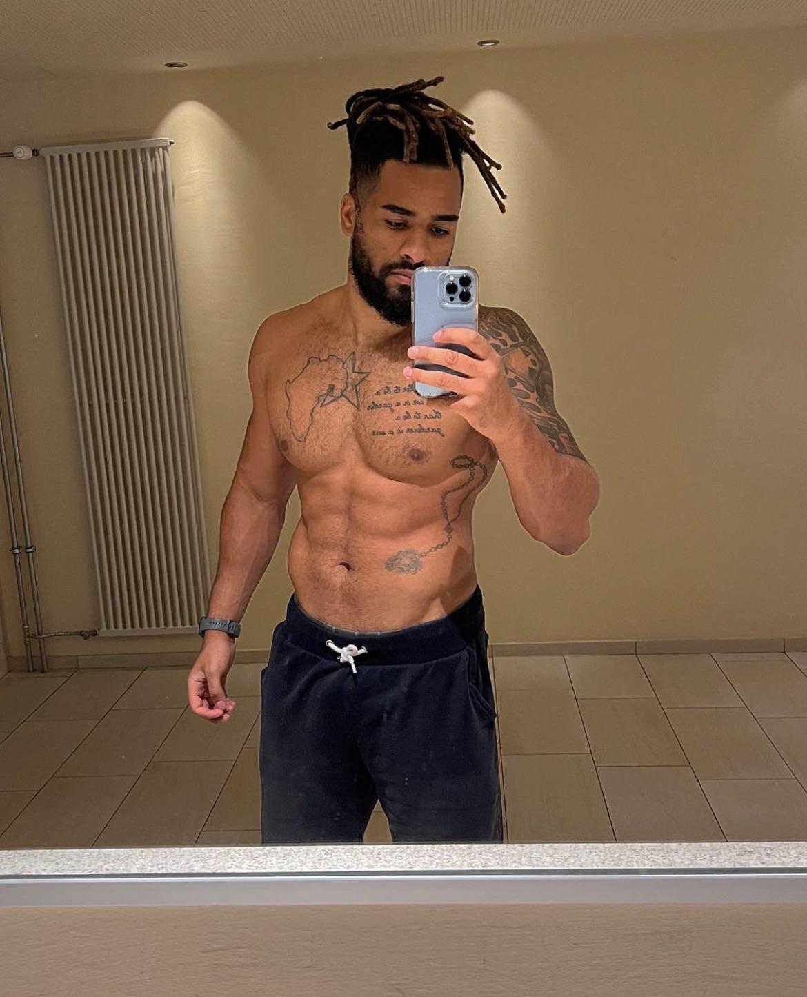 Oliver Carter fine ass : WrestleWithThePackage