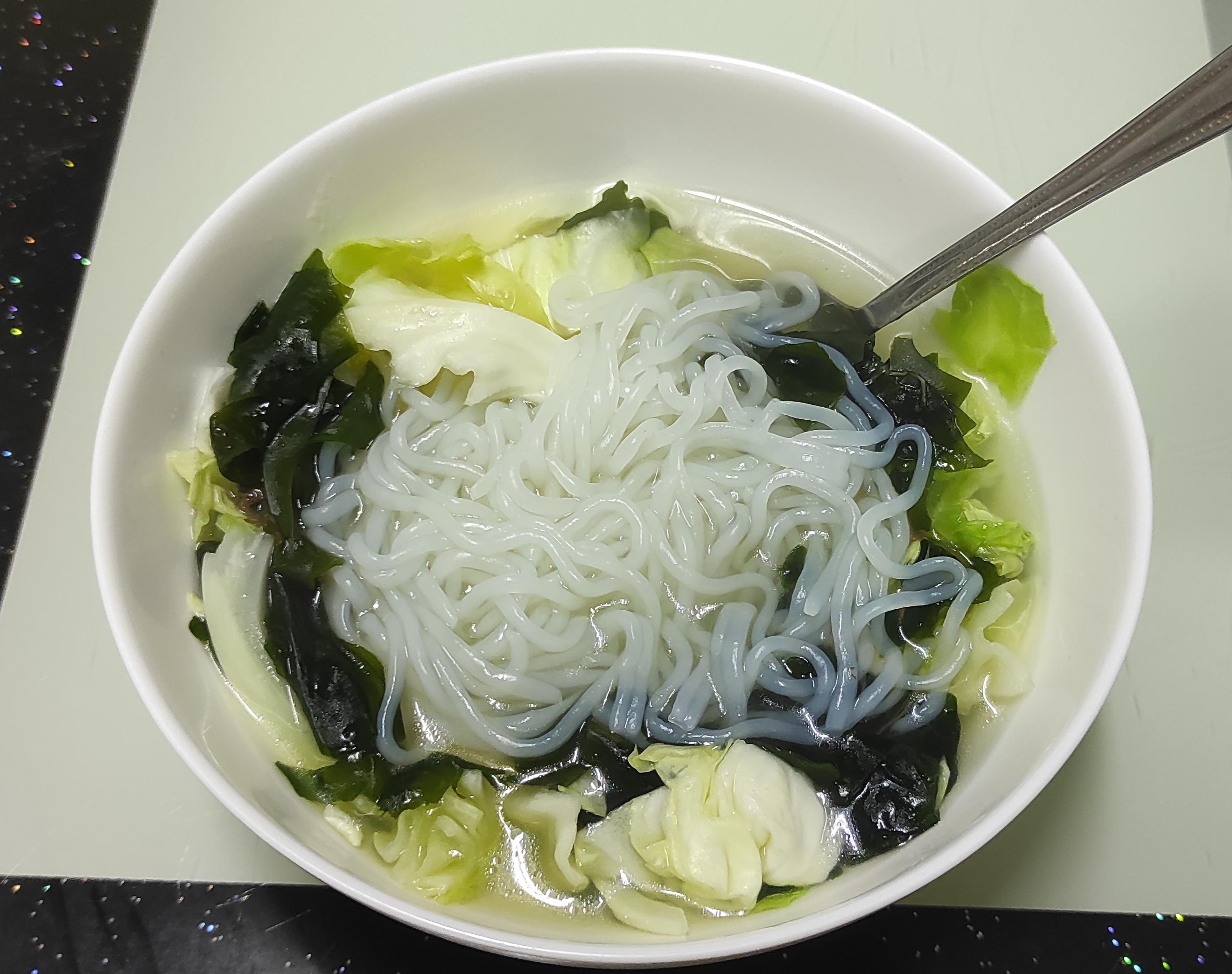 Seaweed Noodle Soup (60 calories) r/Volumeeating