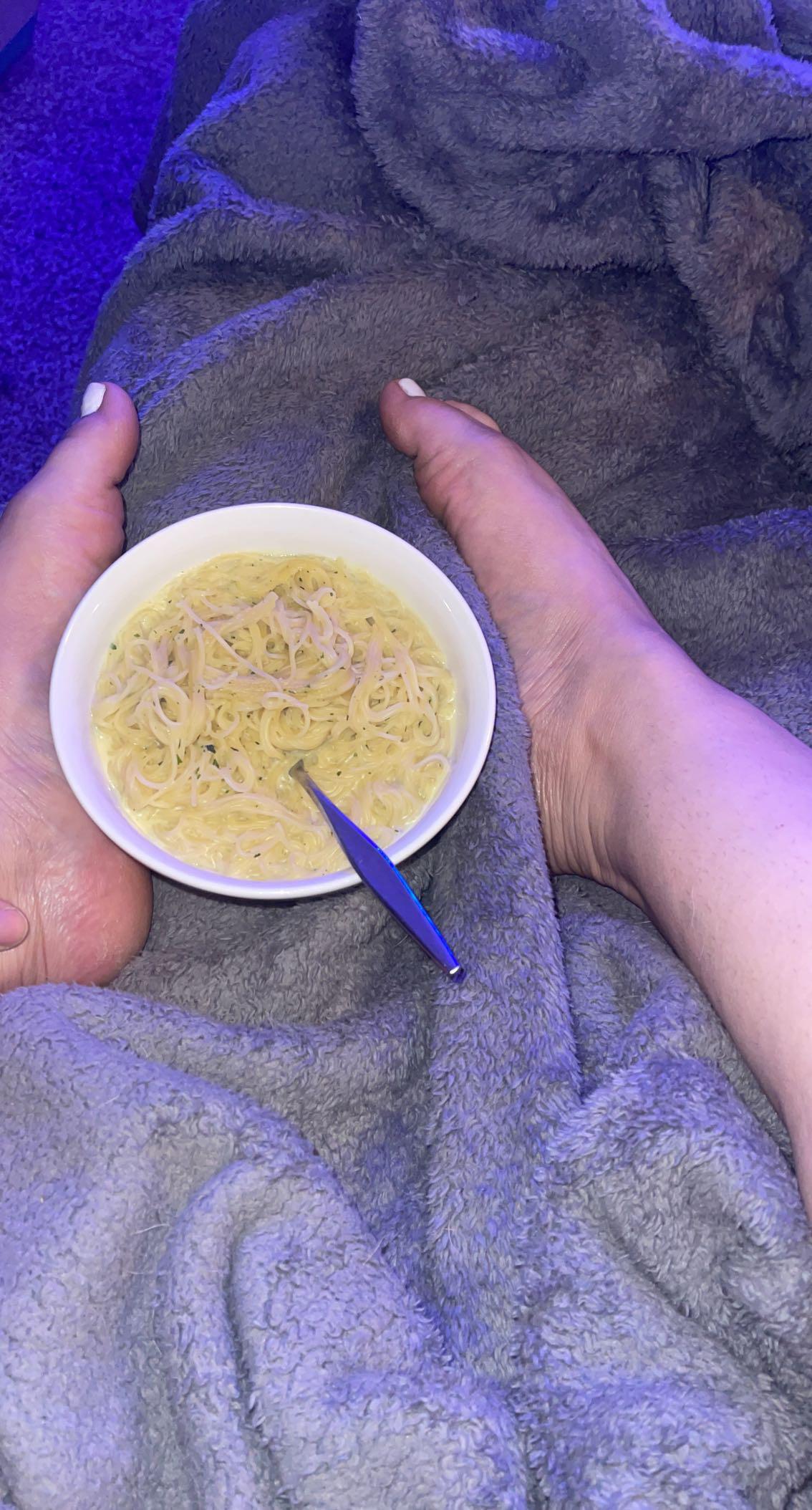 Pasta and feet. Which are you eating first? r/Feet_NSFW