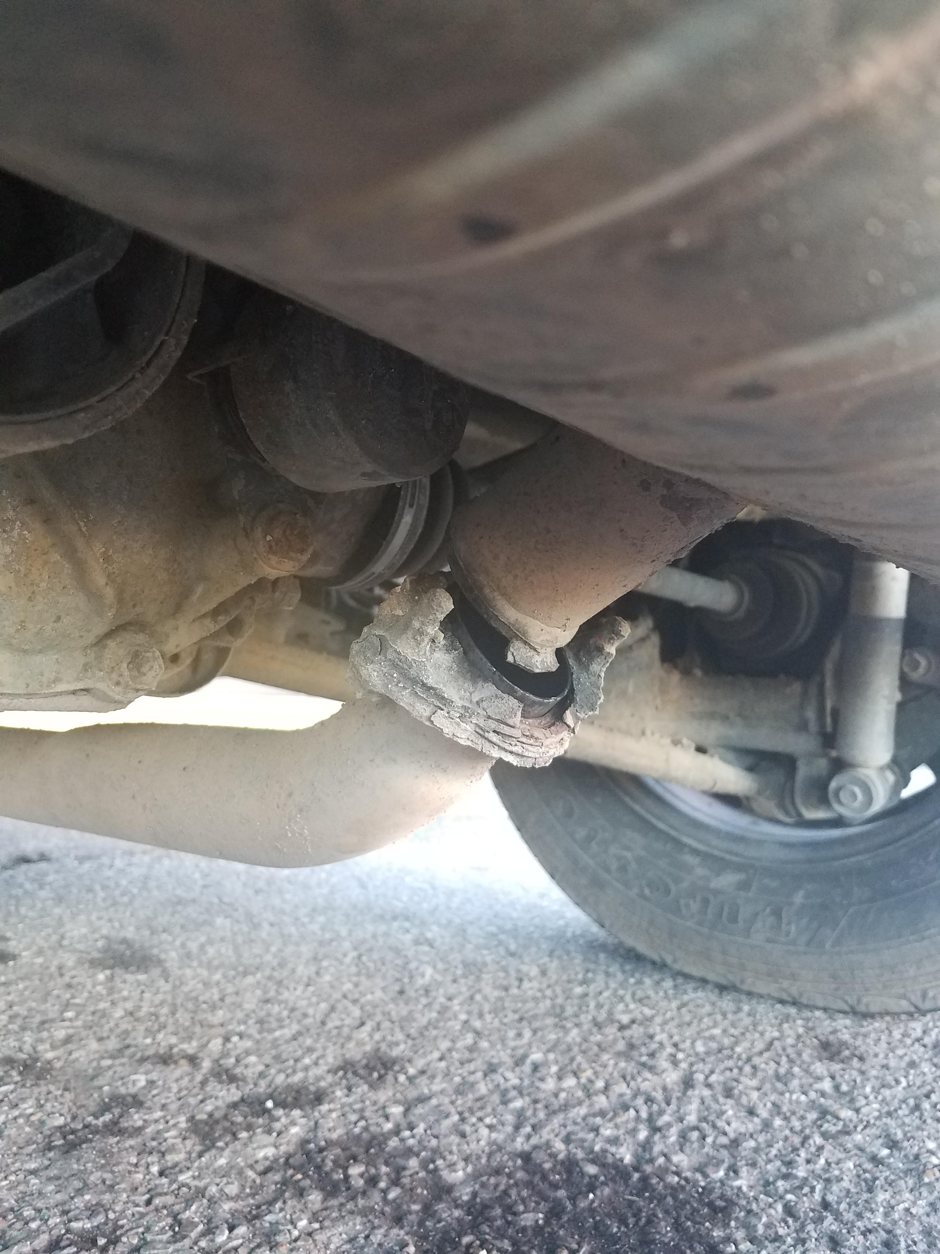 2004 Rav4 exhaust pipe. Simple weld? r/MechanicAdvice