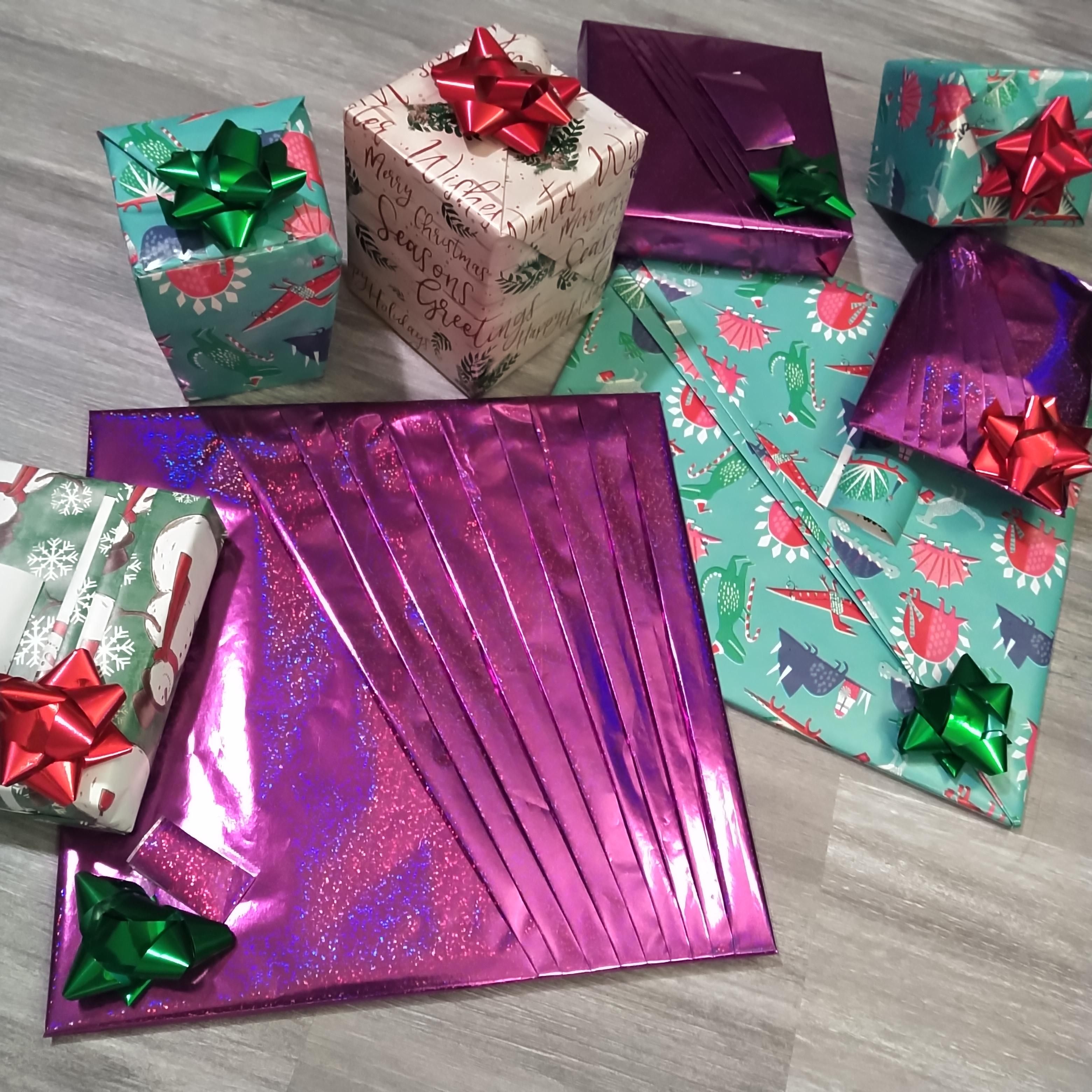 I love wrapping presents ) r/pics