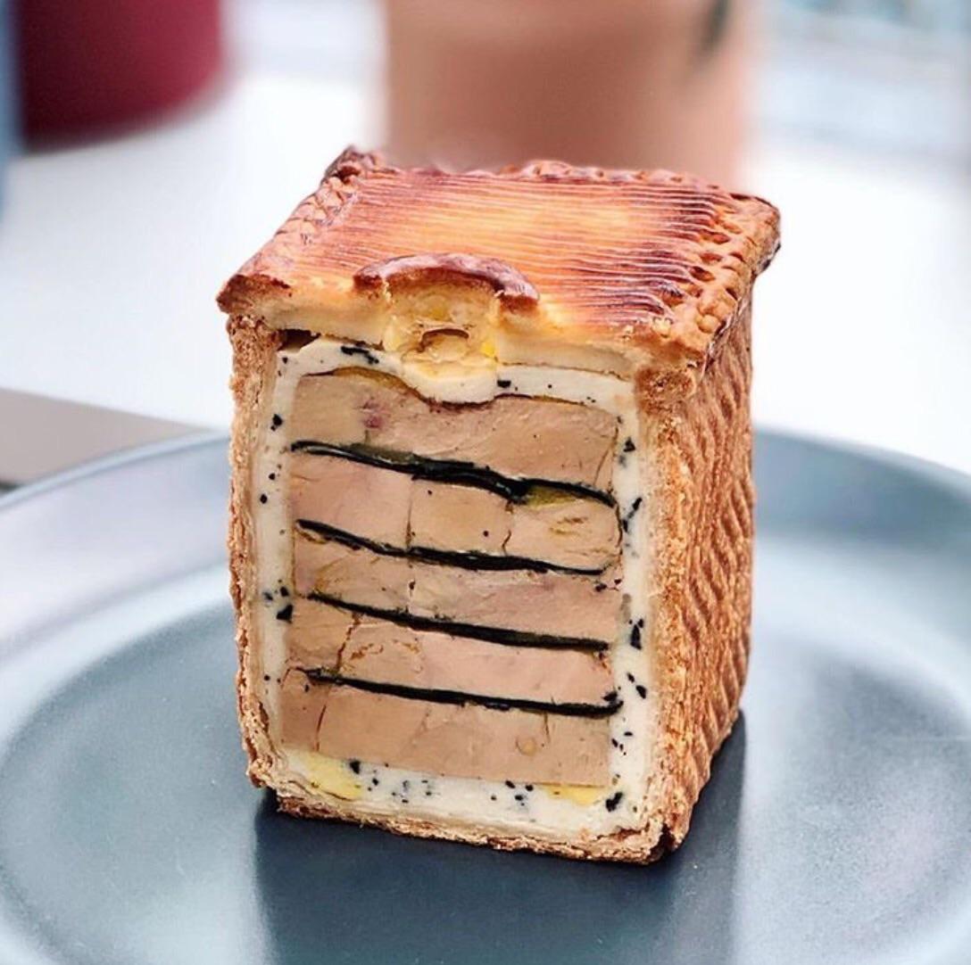 Foie gras & truffle pate en croute r/FoodPorn