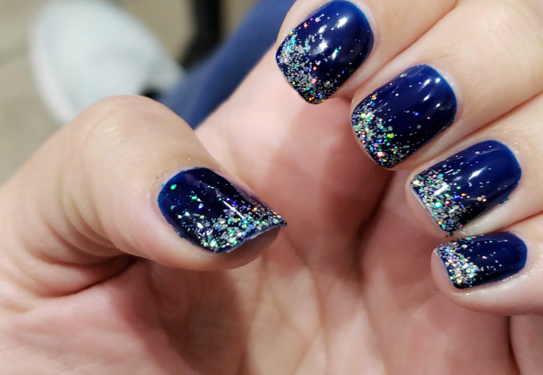 I'm really happy with how my navy and sparkly nails turned out! Perfect