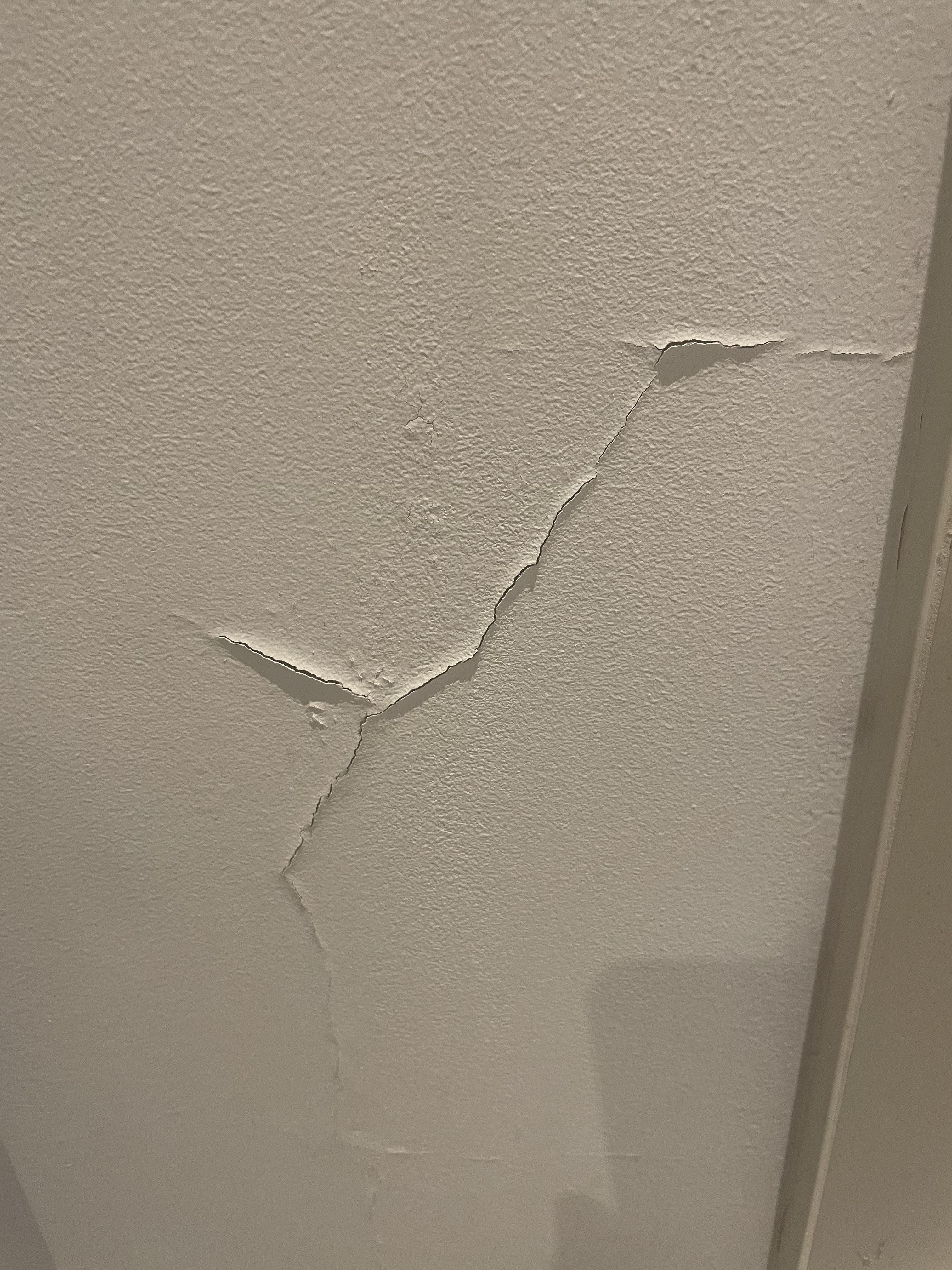 Best way to repair cracking paint in bathroom? r/DIYUK