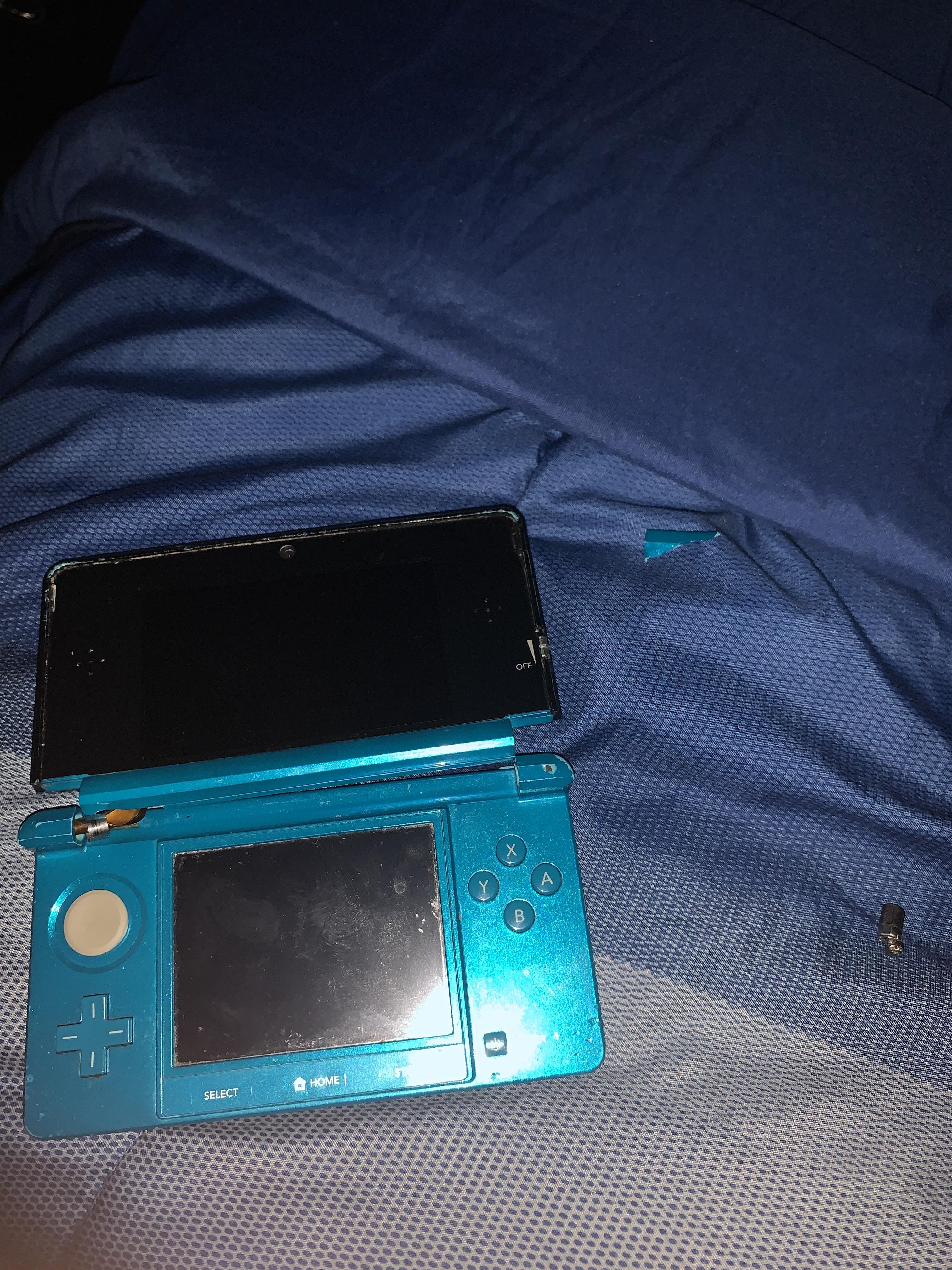 My 3DS hinge broke, can someone help me? r/consolerepair