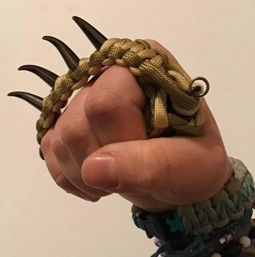 Lil kittehh claws knuckle duster with a hidie hole handle. I’m kinda