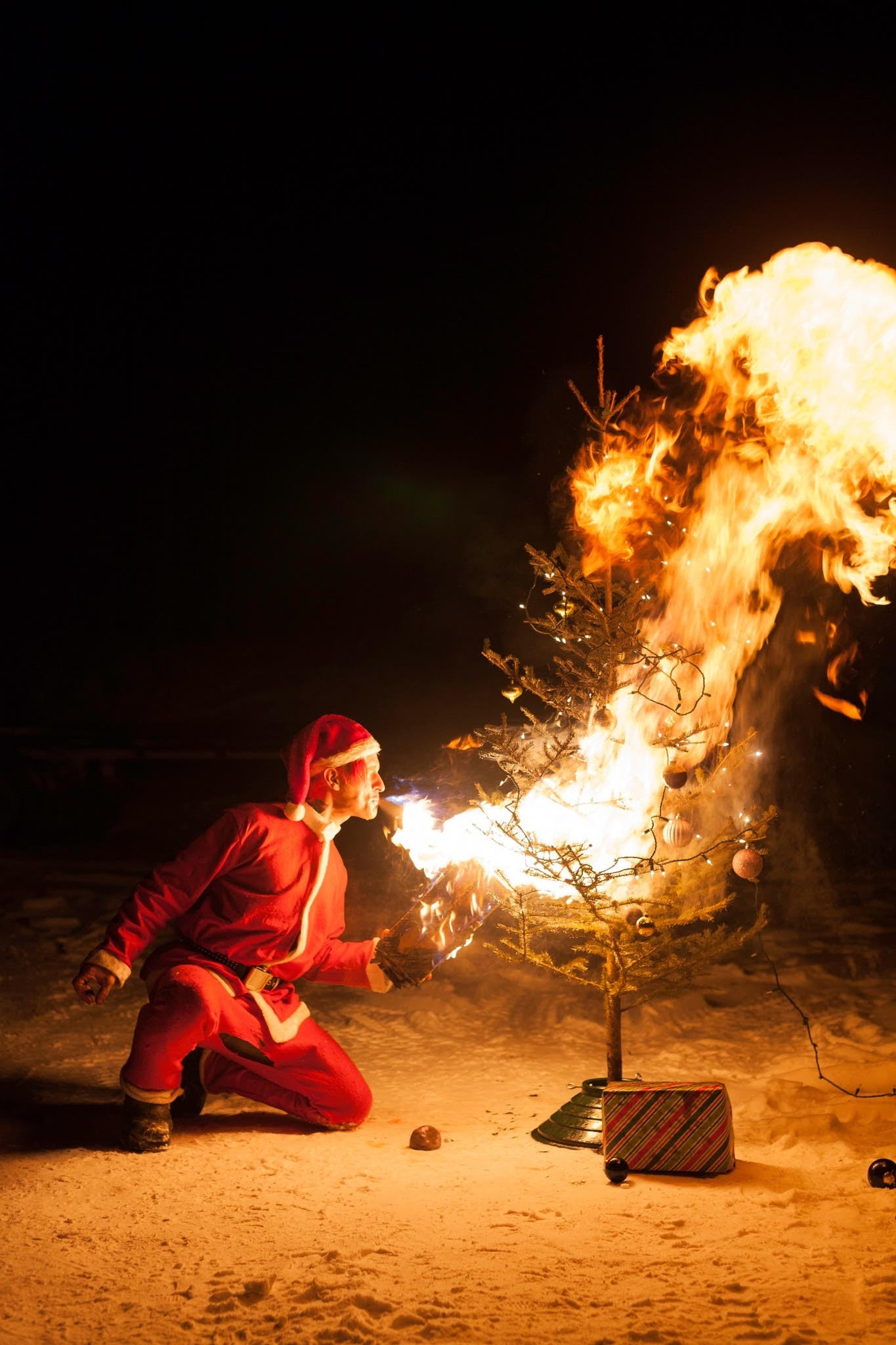 Santa from Hell Burns Christmas Tree r/pics