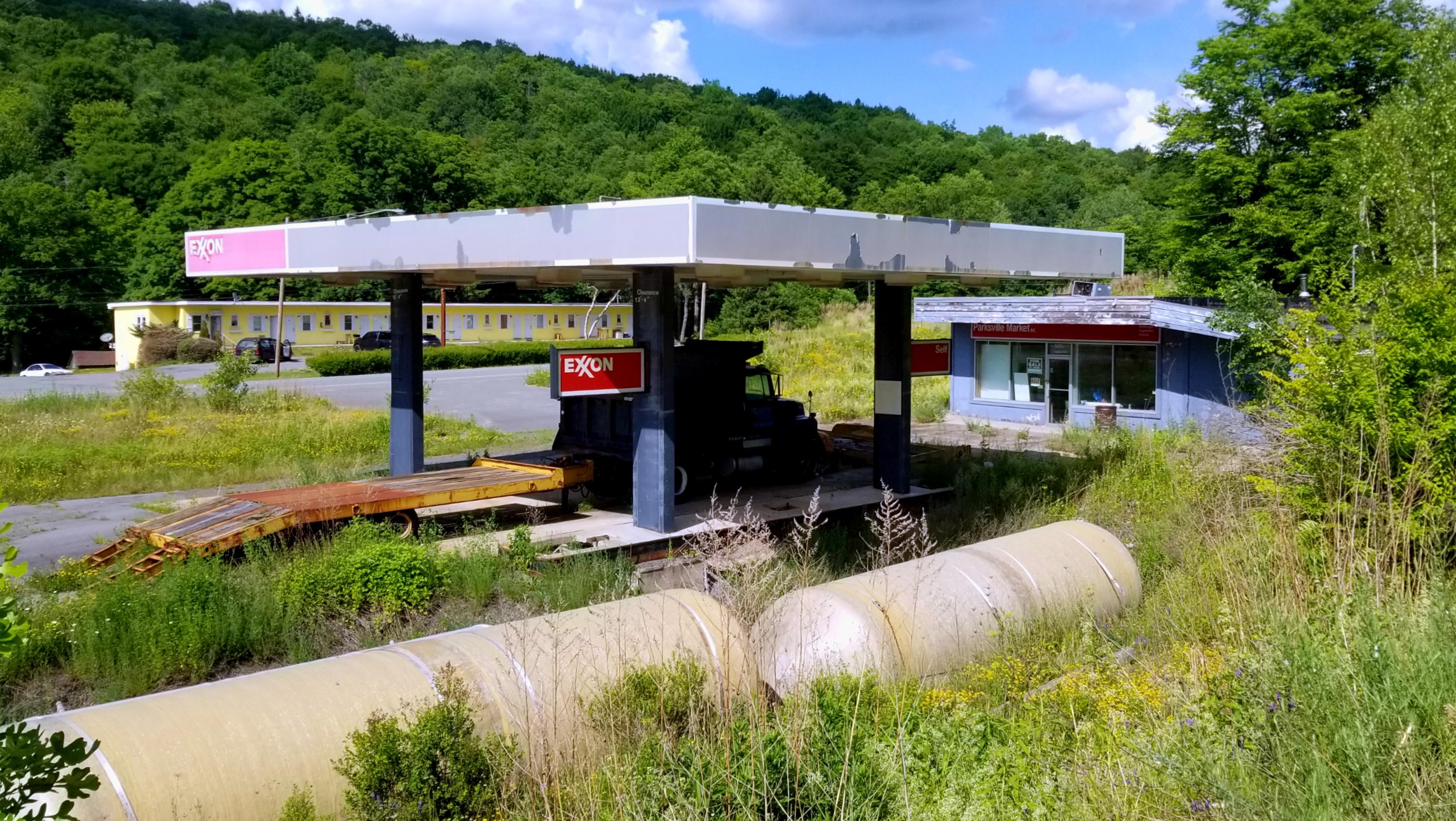 This gas station in Parksville, New York r/AbandonedPorn
