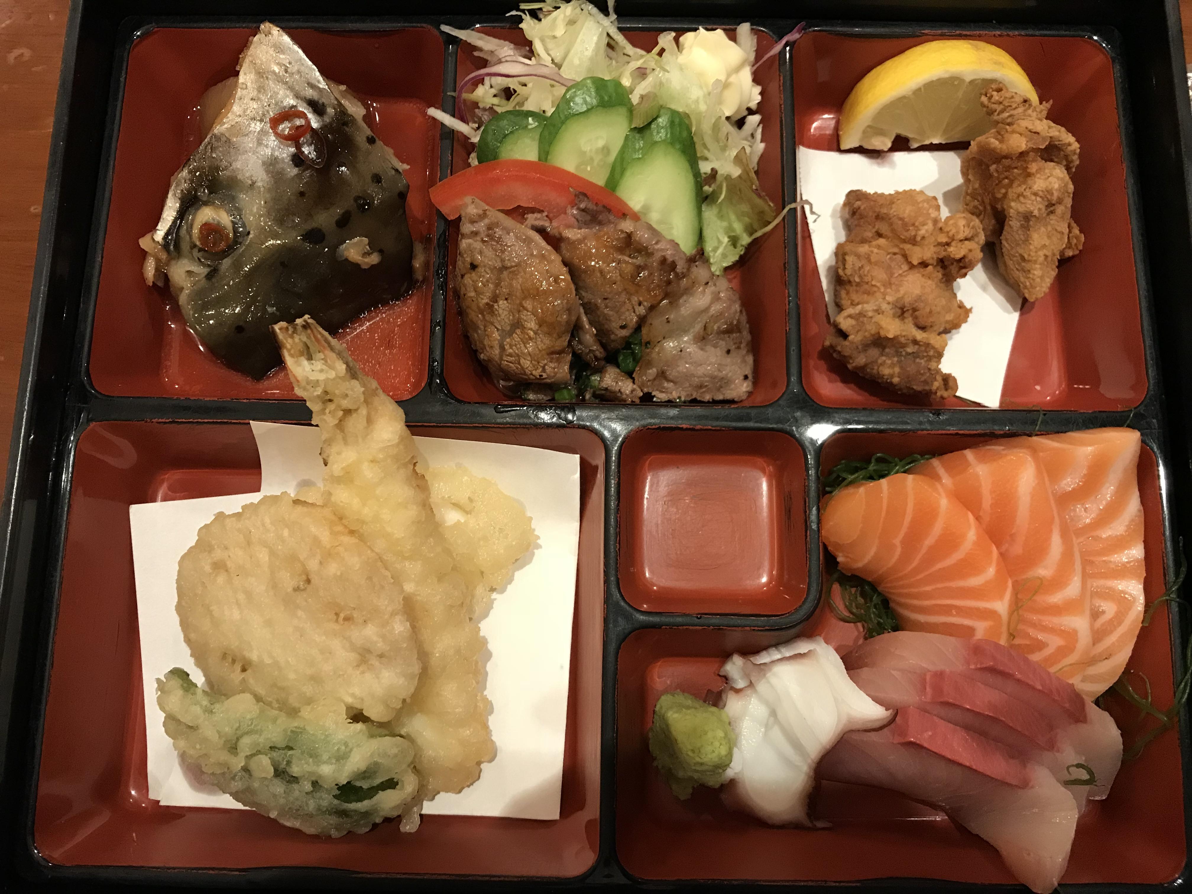 Lunch bento box r/sushi