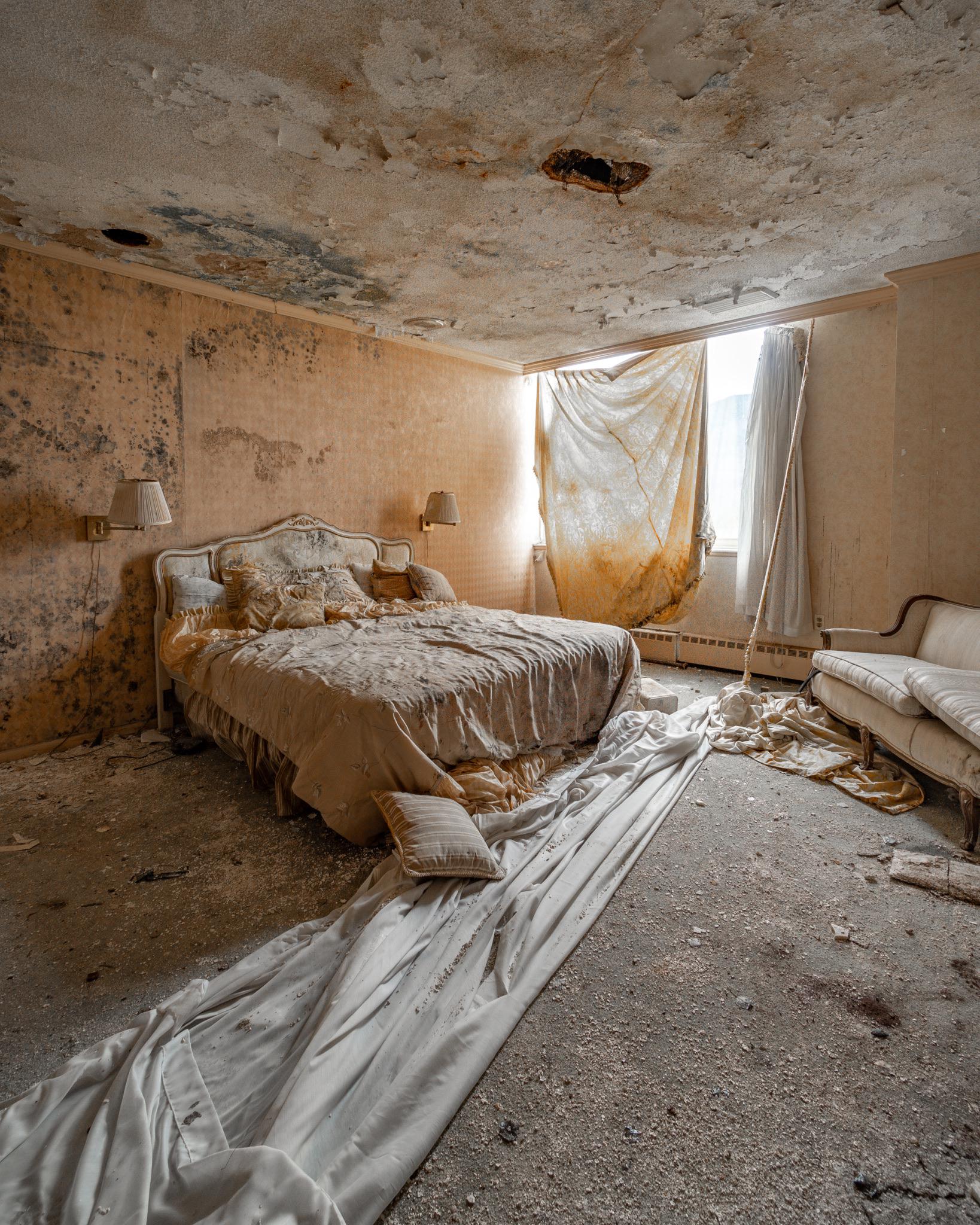 Moldy Hotel Room with the Bed Still Made r/AbandonedPorn