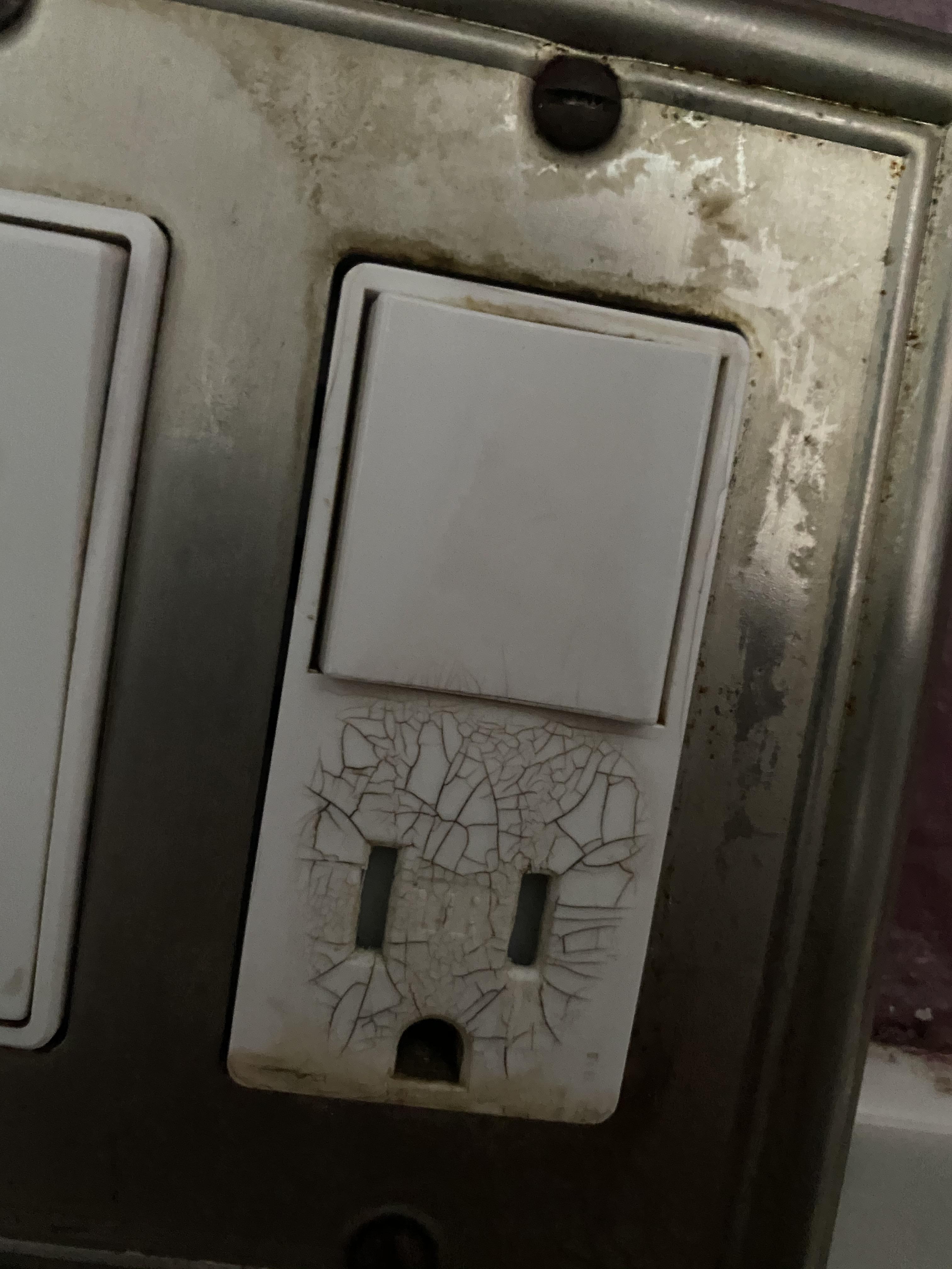 I was able to balance my bathroom light switch mildlyinteresting