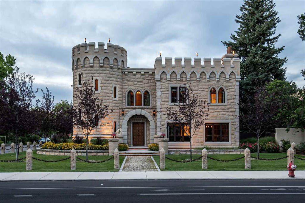 A castle in Boise r/RidiculousRealEstate