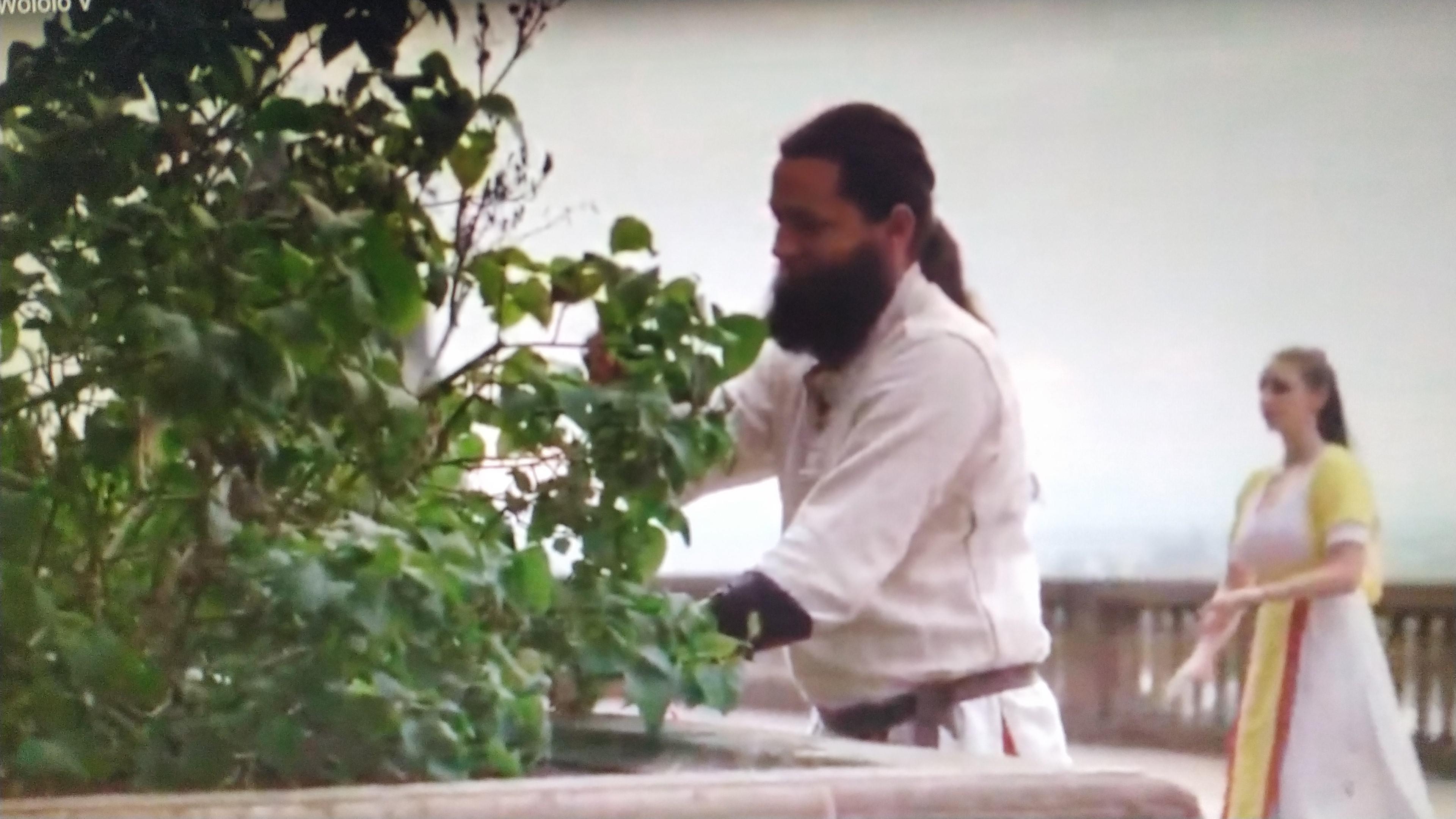 Two villagers on berries, gathering food for dinner 11. Just an awesome