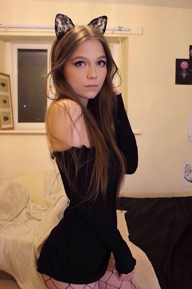 Alex Clark : PrettyWomen