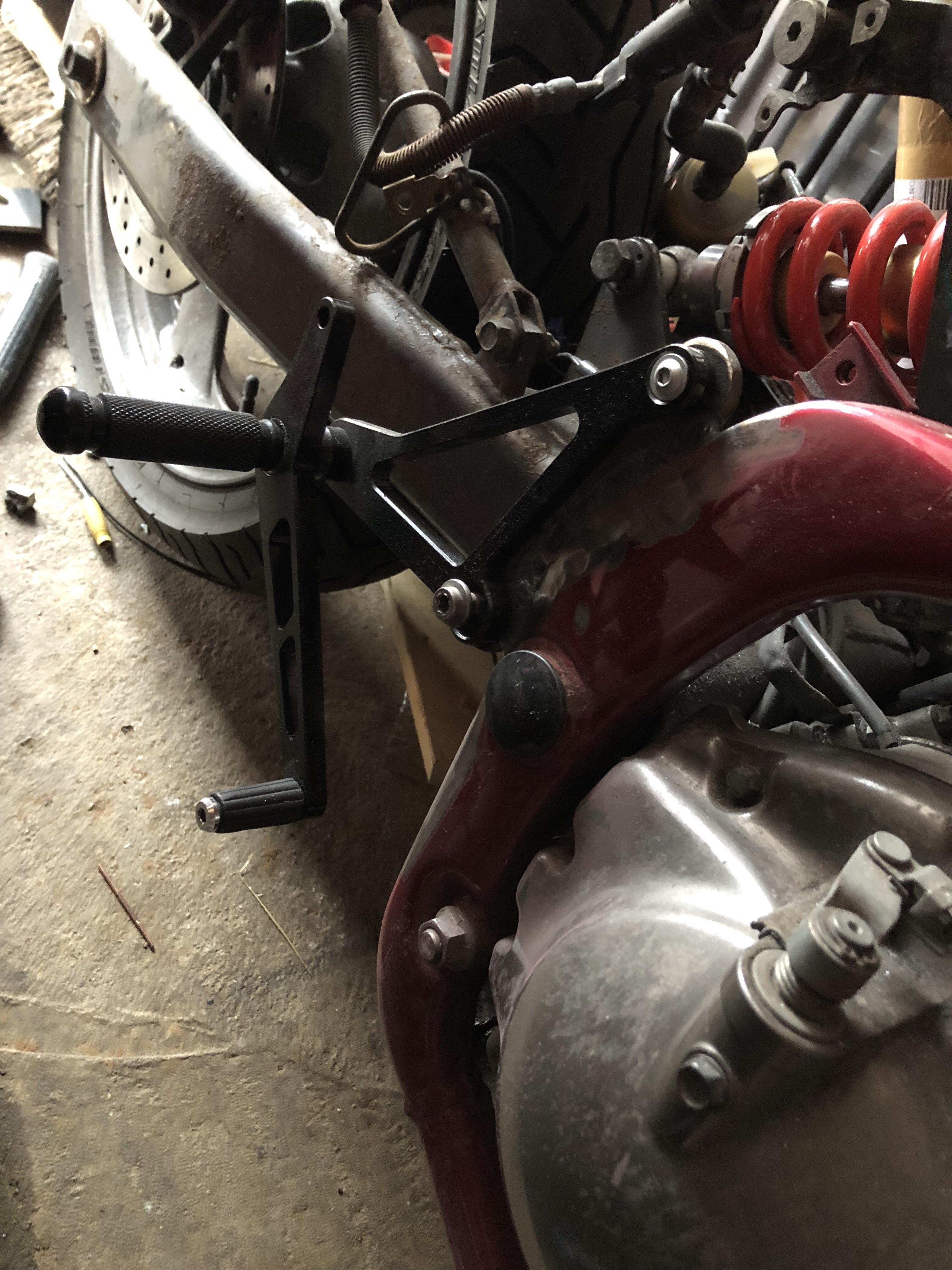 Rear sets loosely mounted on my 1999 xj600 project r/CafeRacers