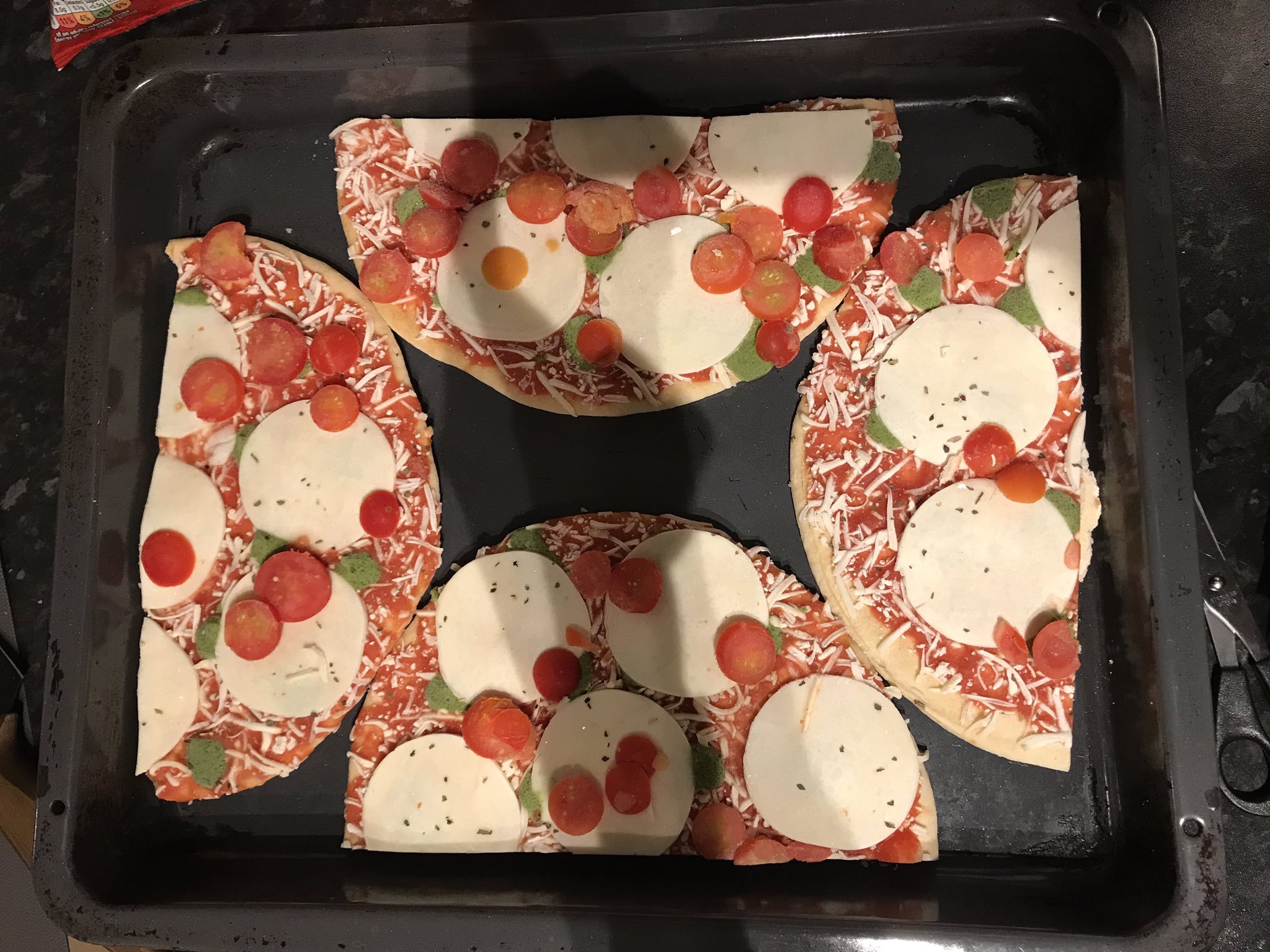 How to Fit 2 Frozen Pizzas on 1 Pan r/pics