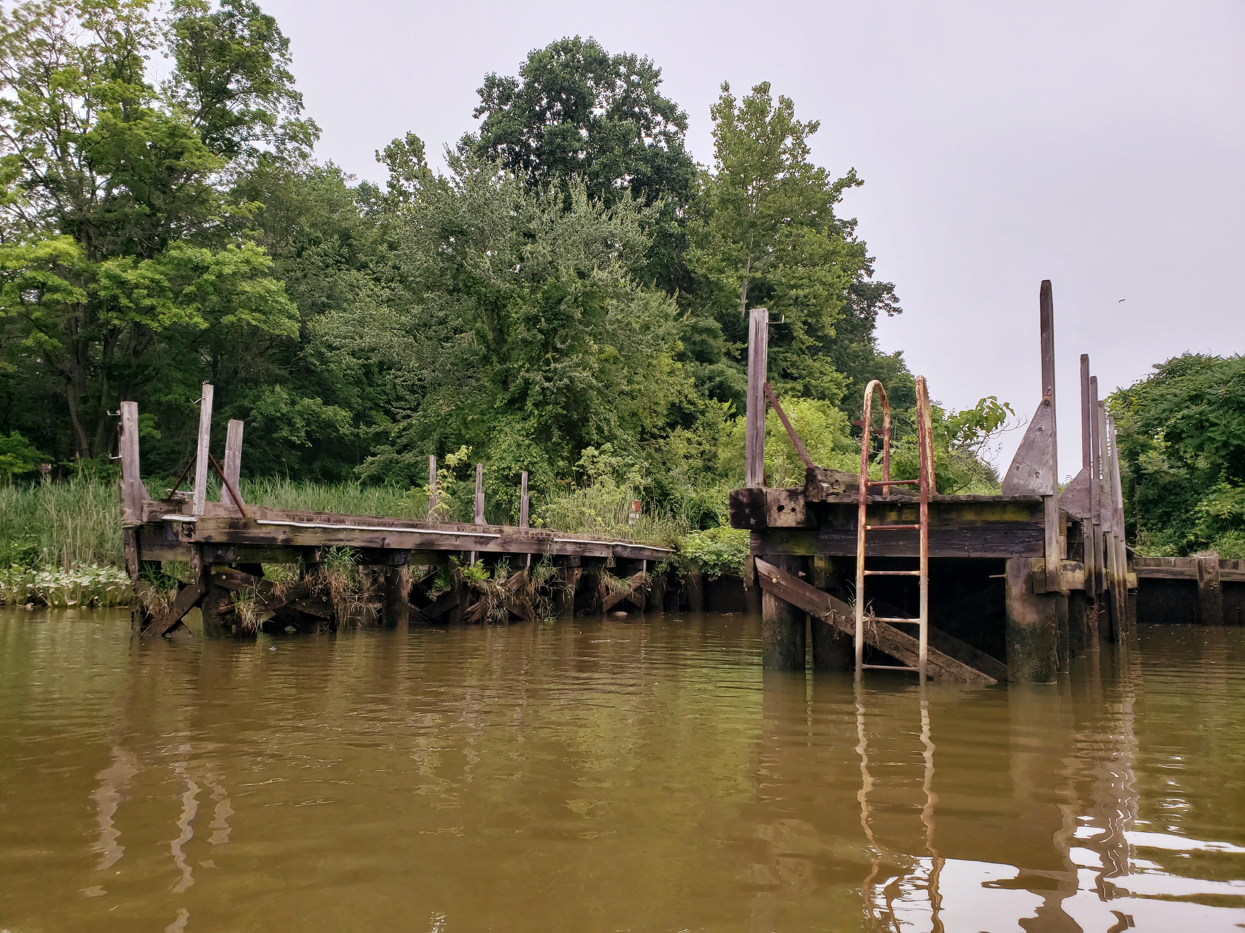 Abandoned marina on Elk River, MD [4032x3024] r/AbandonedPorn