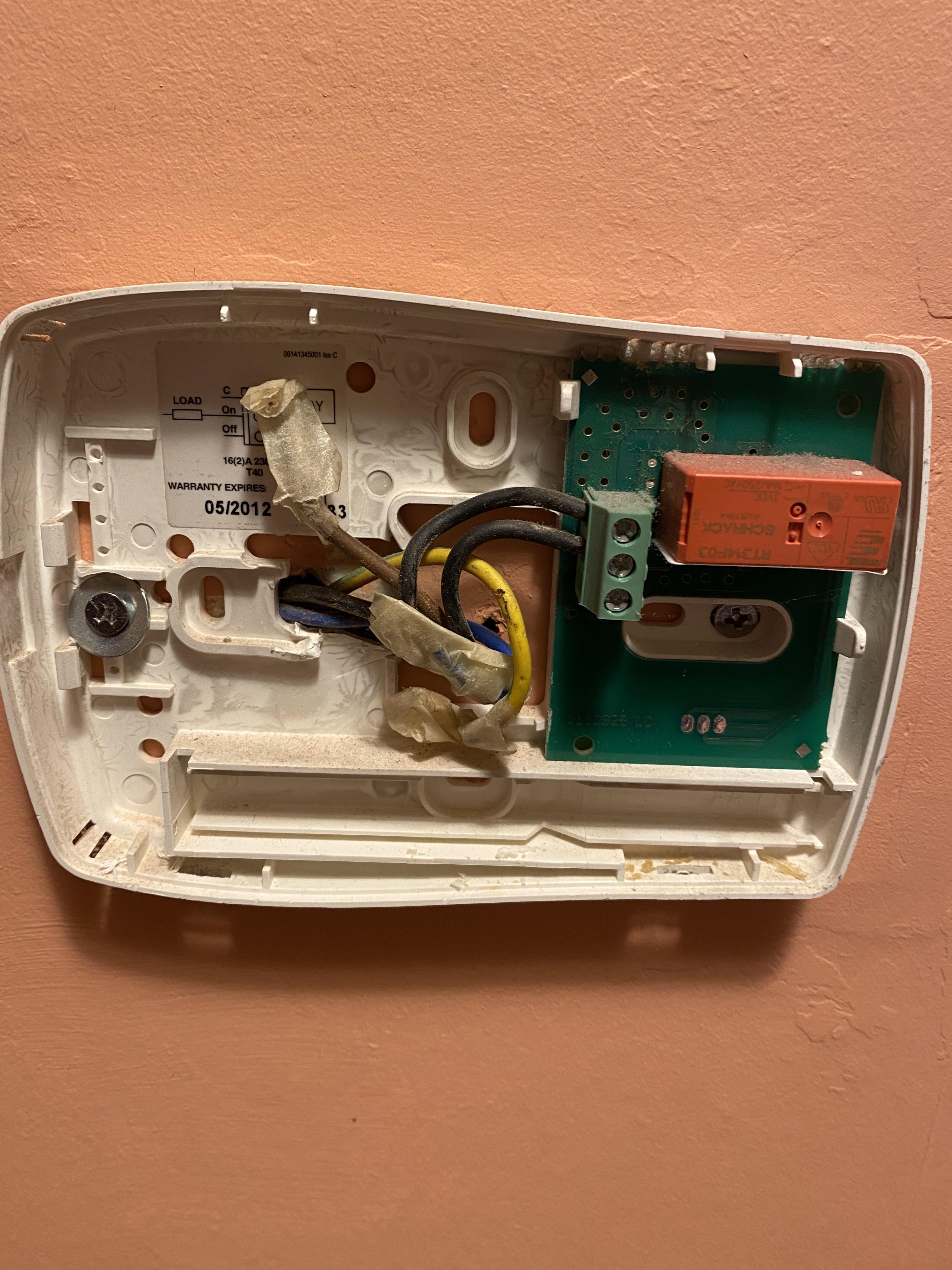 Help fitting Drayton Wiser Hub to replace Drayton Digistat +3 r/DIYUK