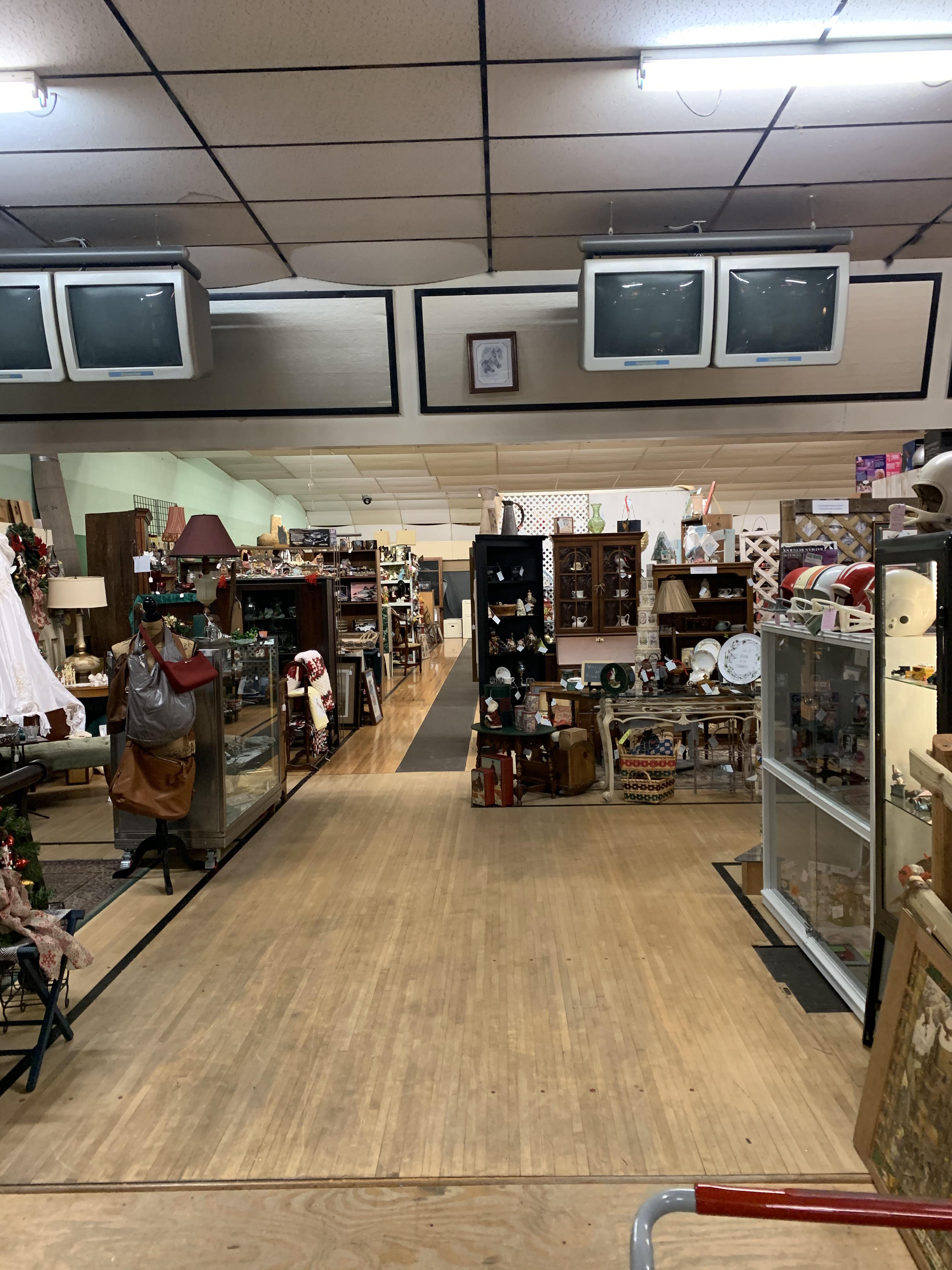 This old bowling alley was turned into a thrift store in Canton, OH. r/Flipping