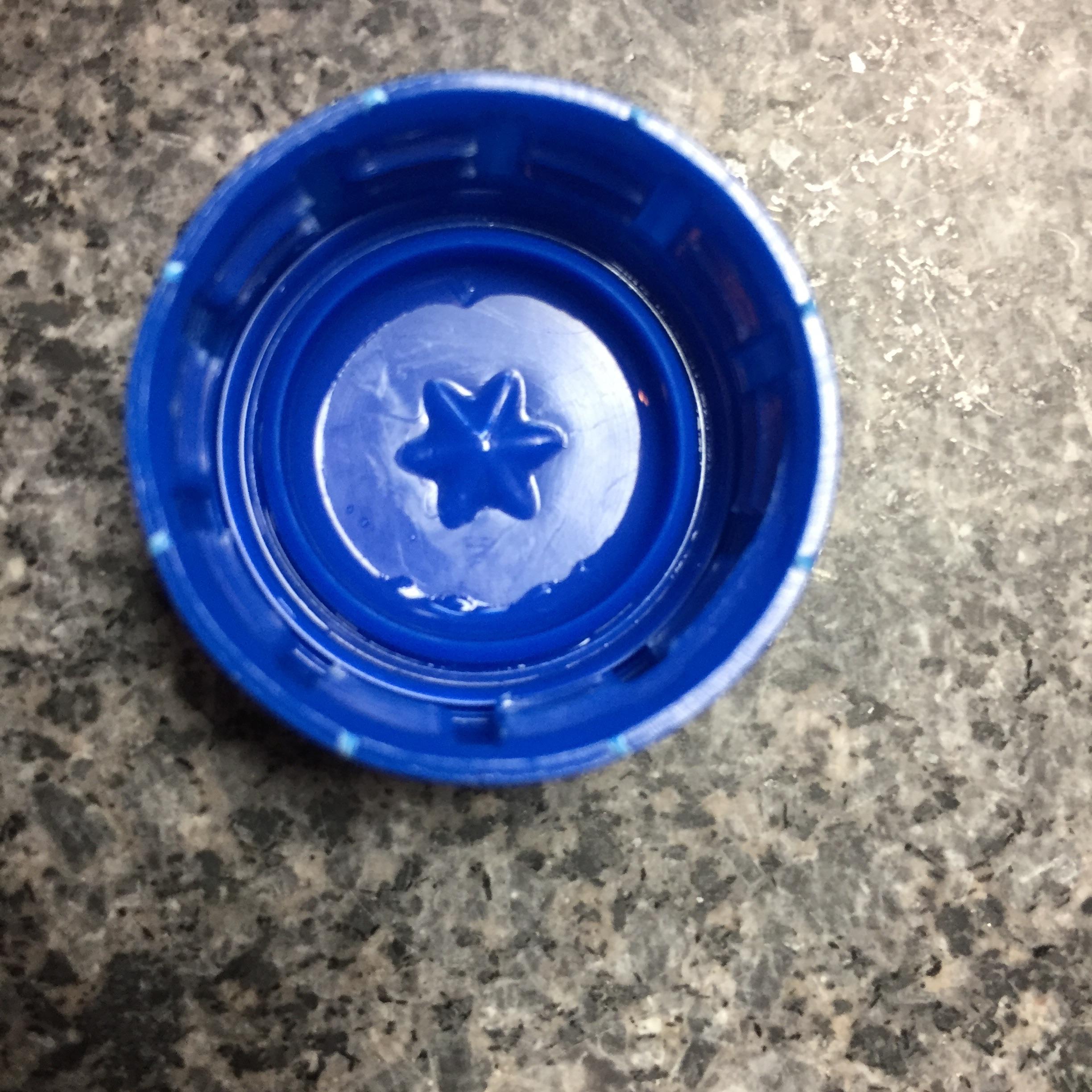 My water bottle cap has a star inside! r/mildlyinteresting