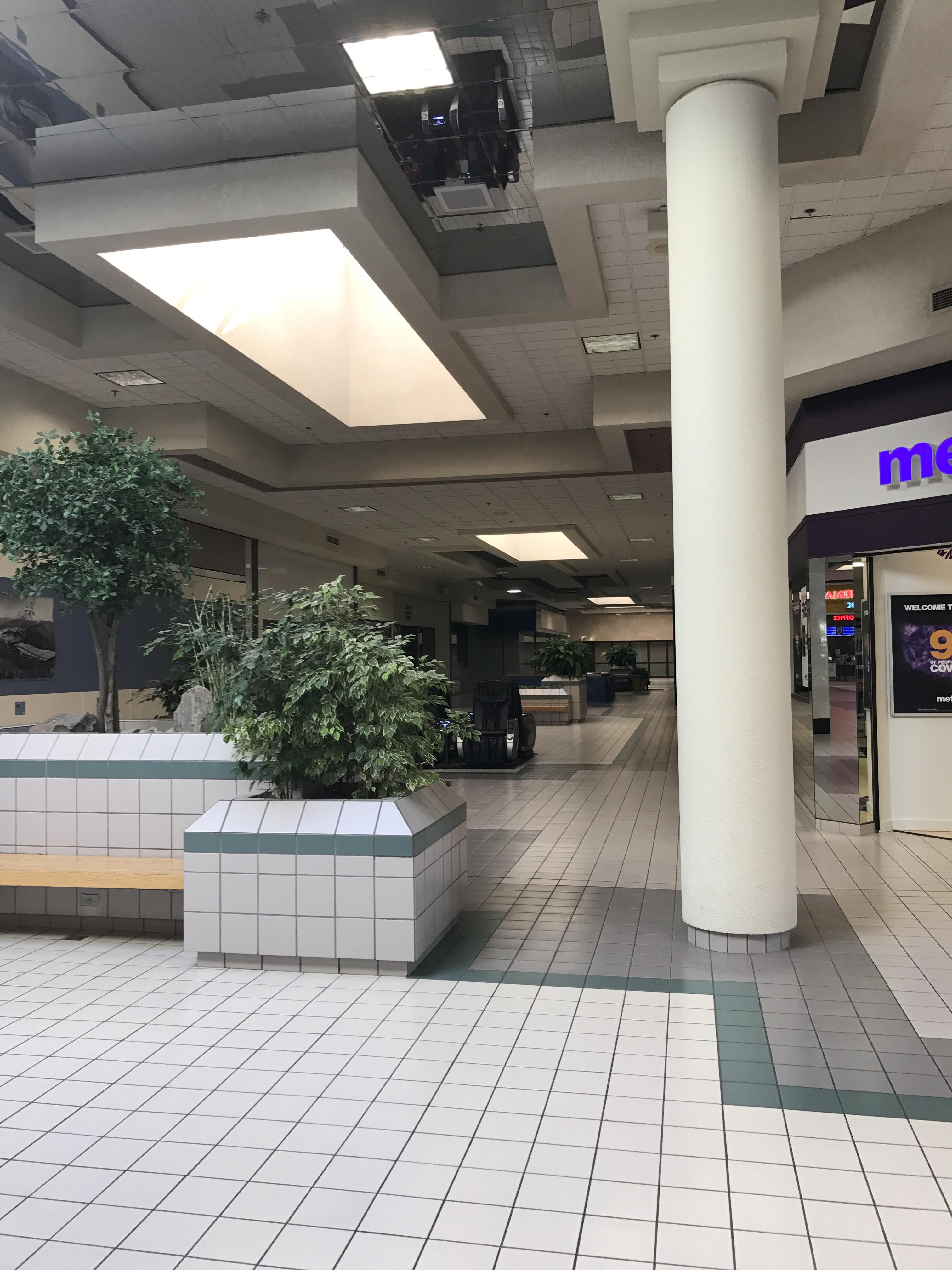 Three rivers mall, Kelso Washington deadmalls