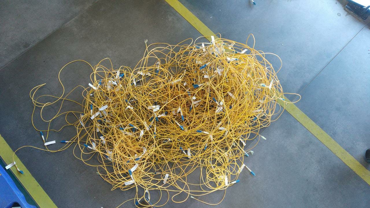 Untangling christmas lights is the worst techsupportgore