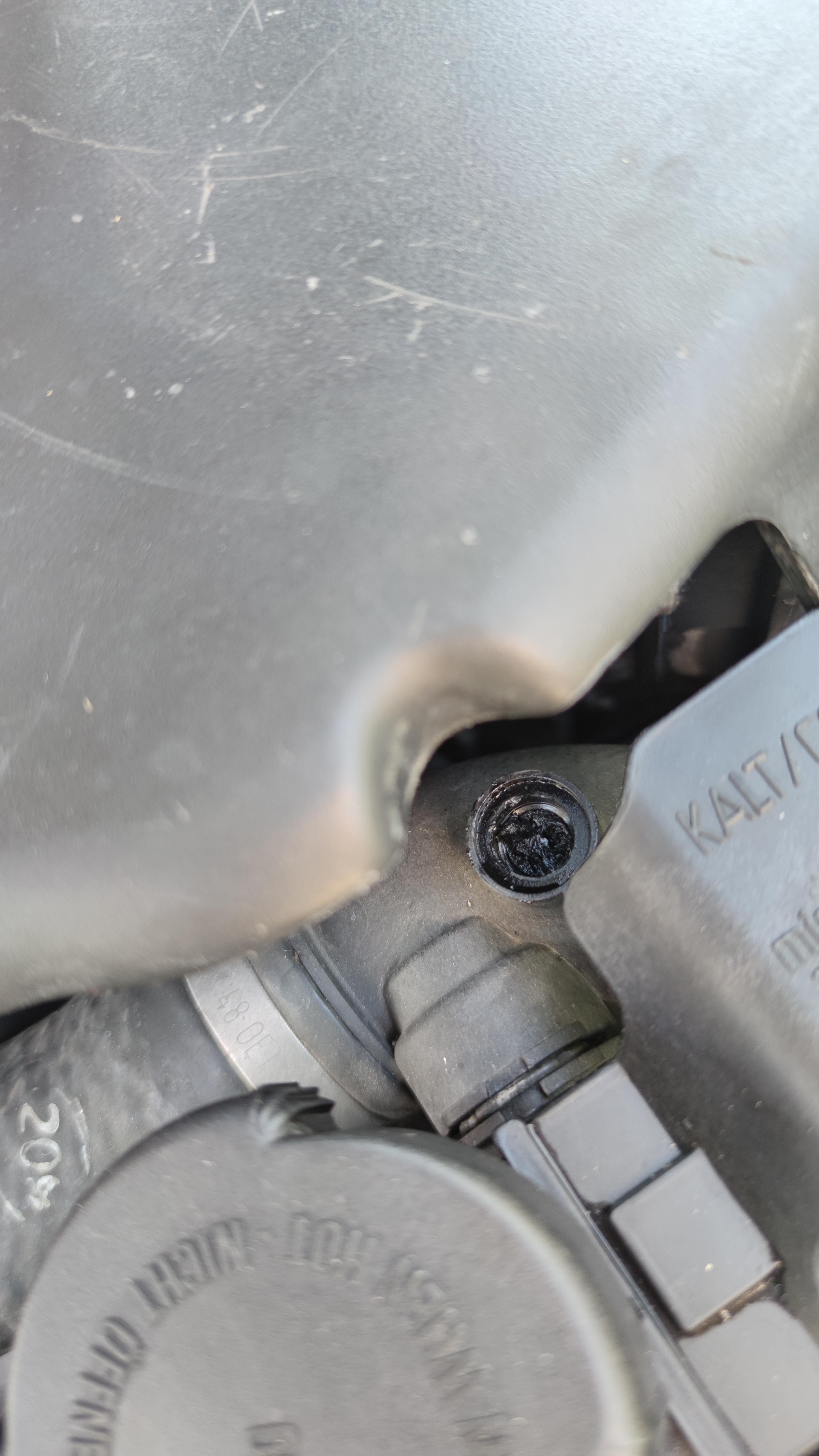 Radiator hose bleeding screw broke. r/e46