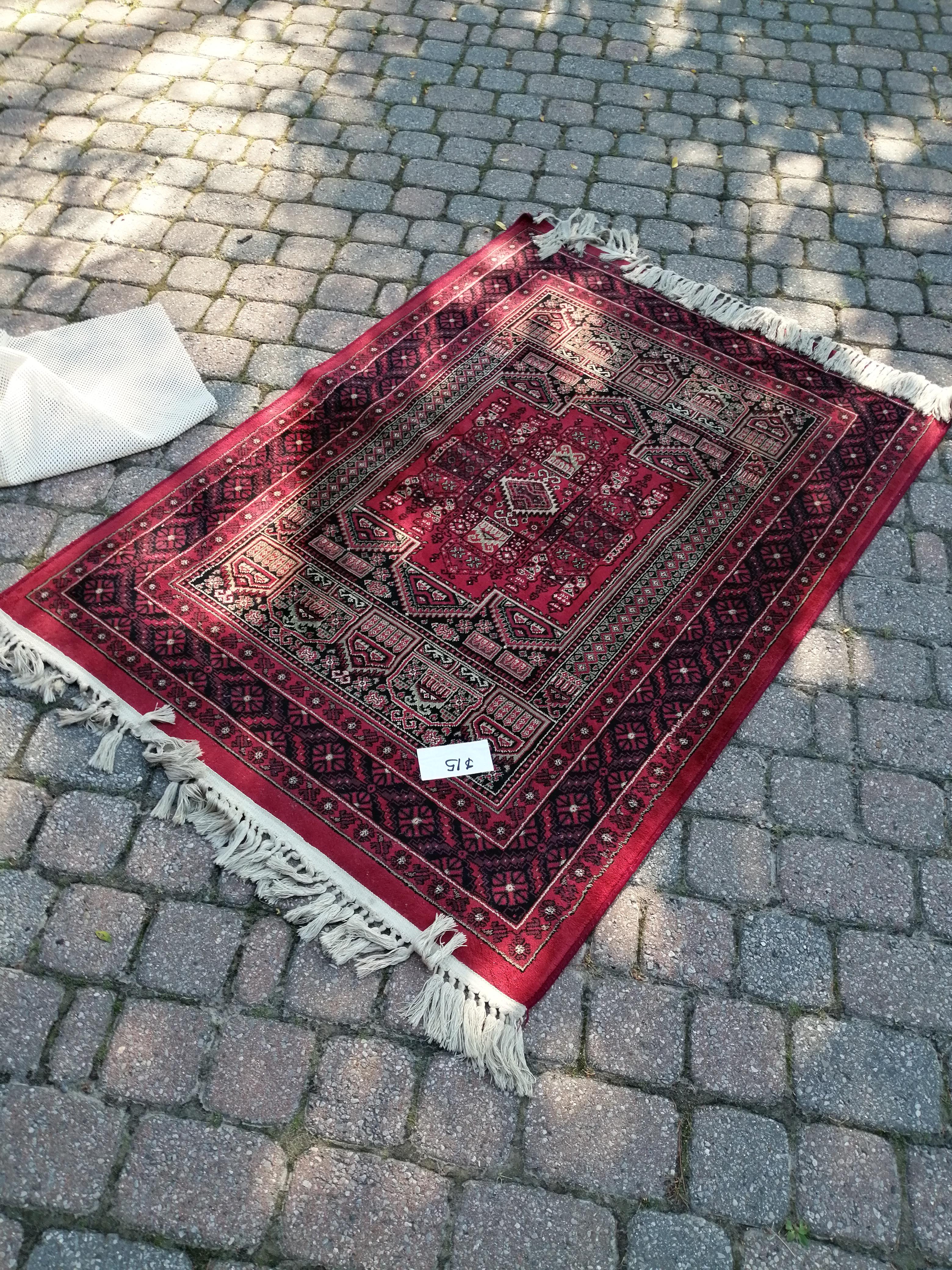 This beautiful rug for 15 CAD at an estate sale! In love!! r