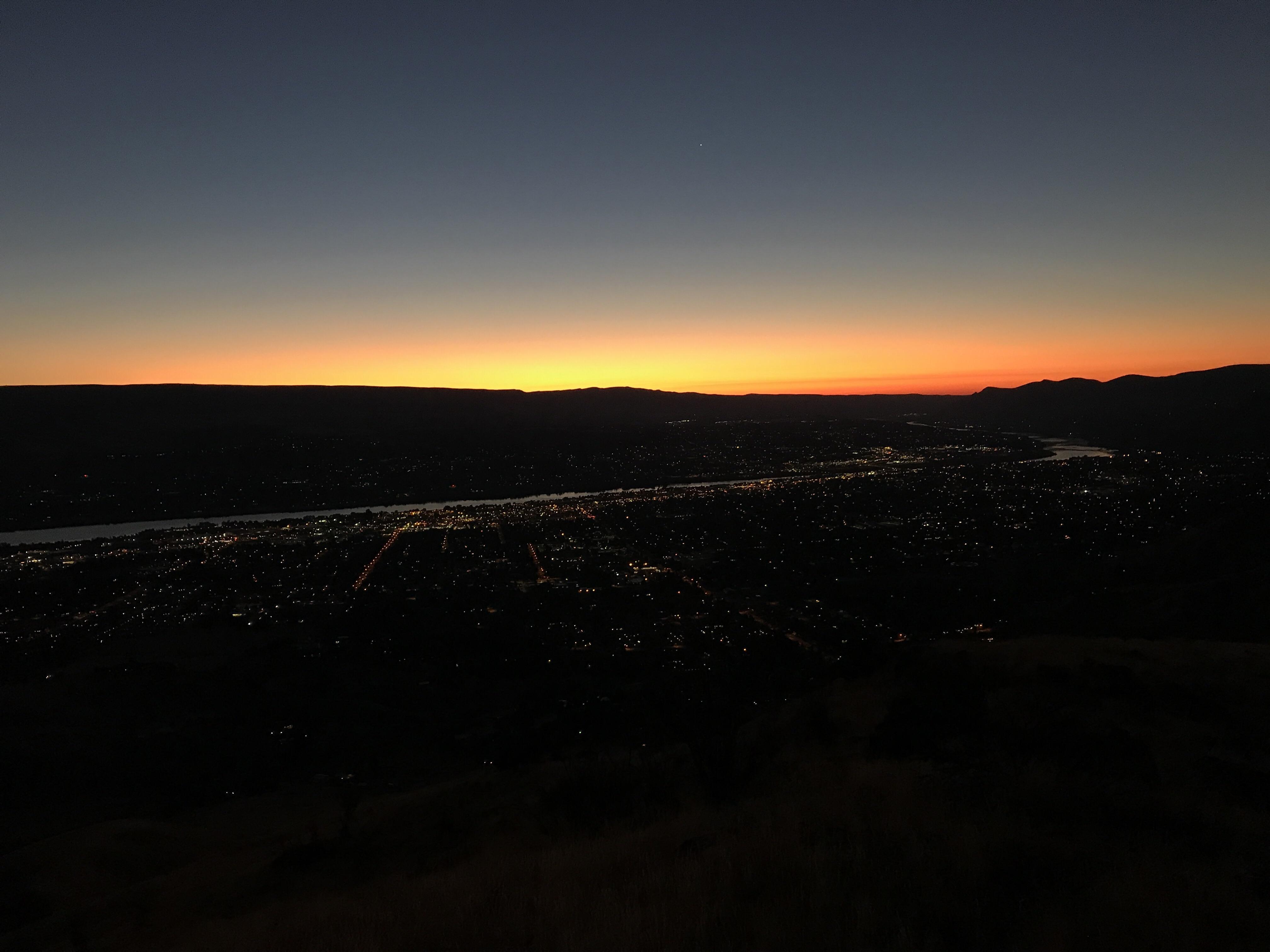 Sunrise over Wenatchee from the foothills r/Washington
