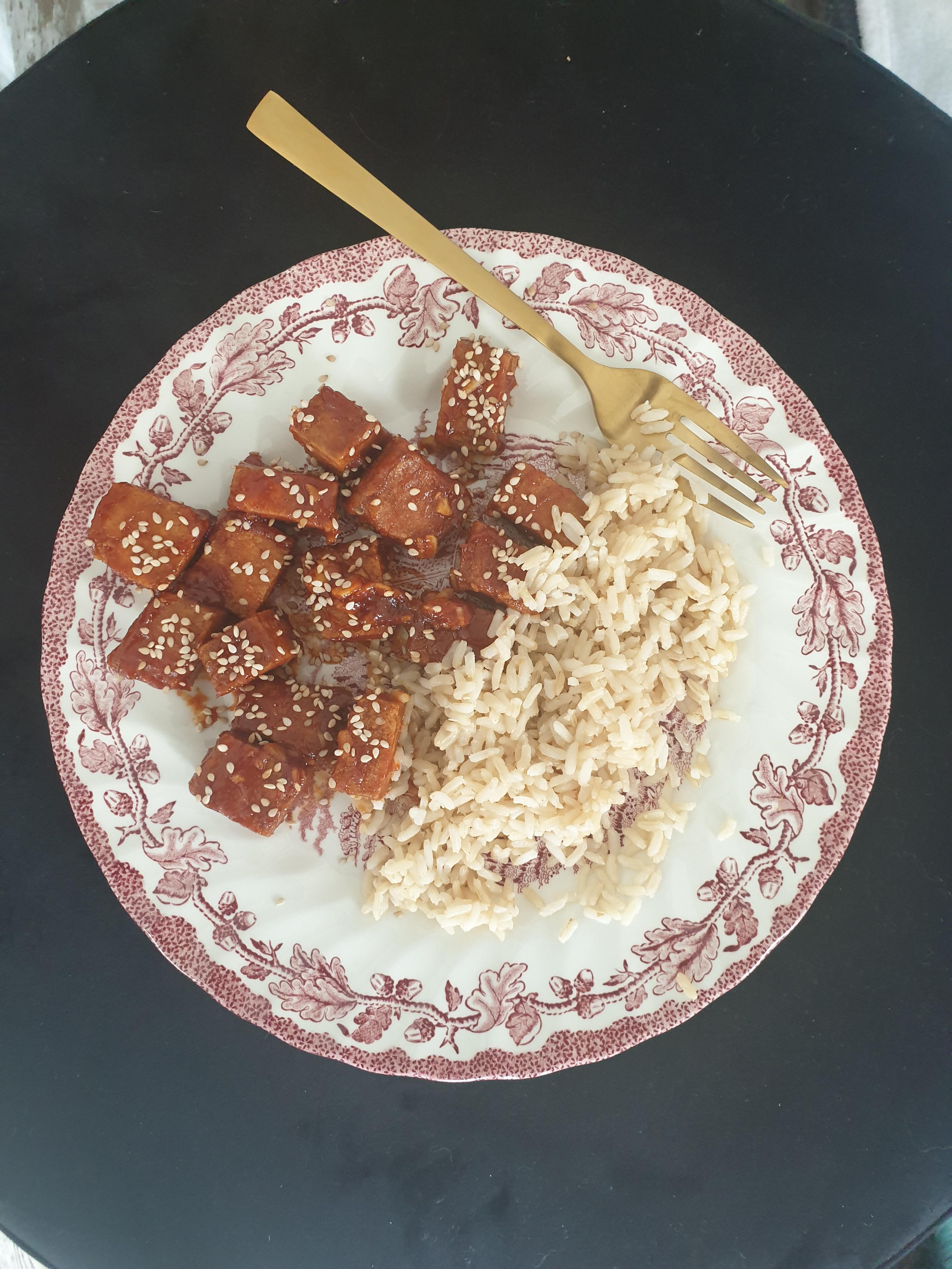 Fried tofu with spicy Korean ketchup sauce (&brown rice) r