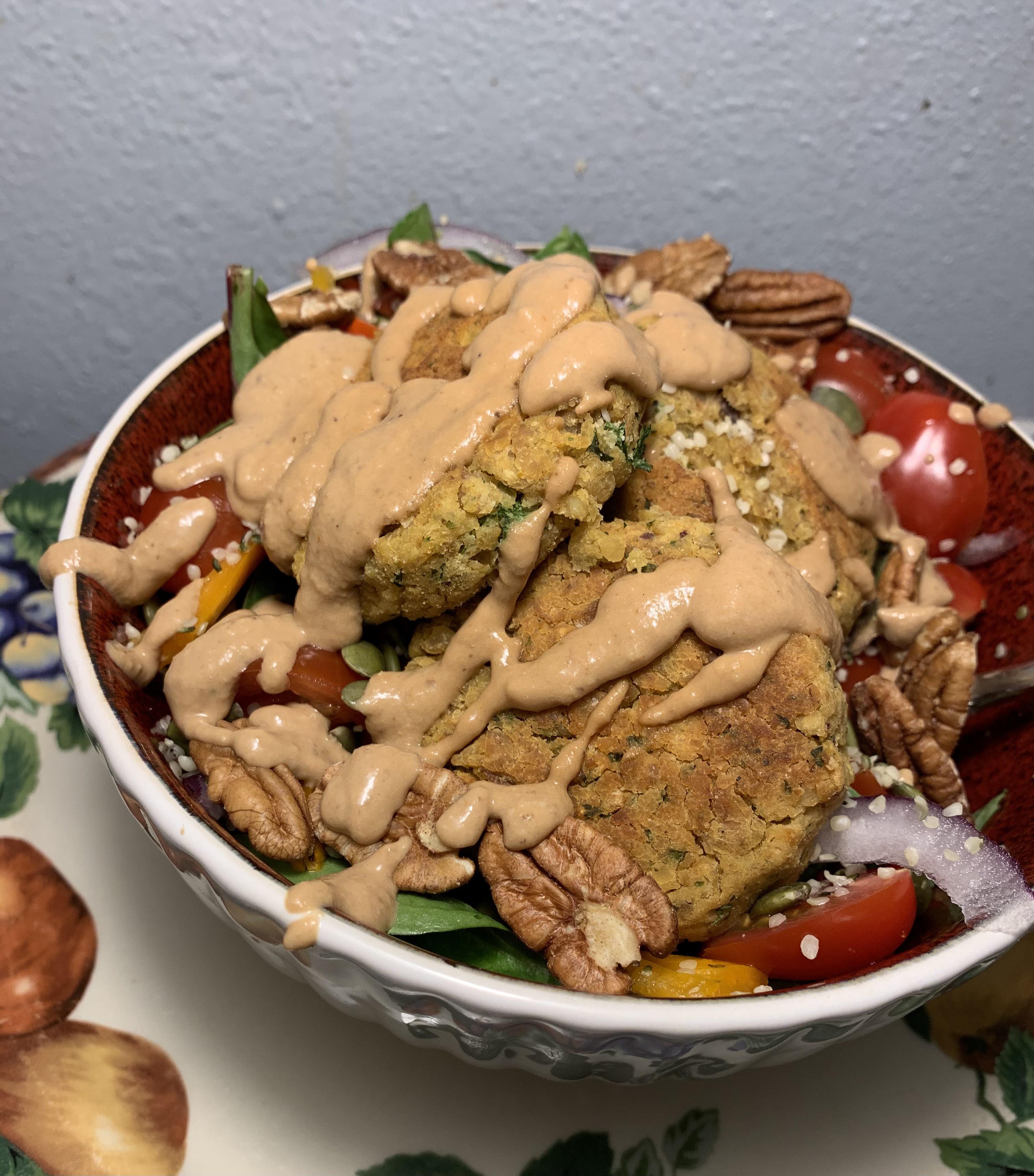 Falafel salad with oil free thousand island dressing! r/VeganFoodPorn