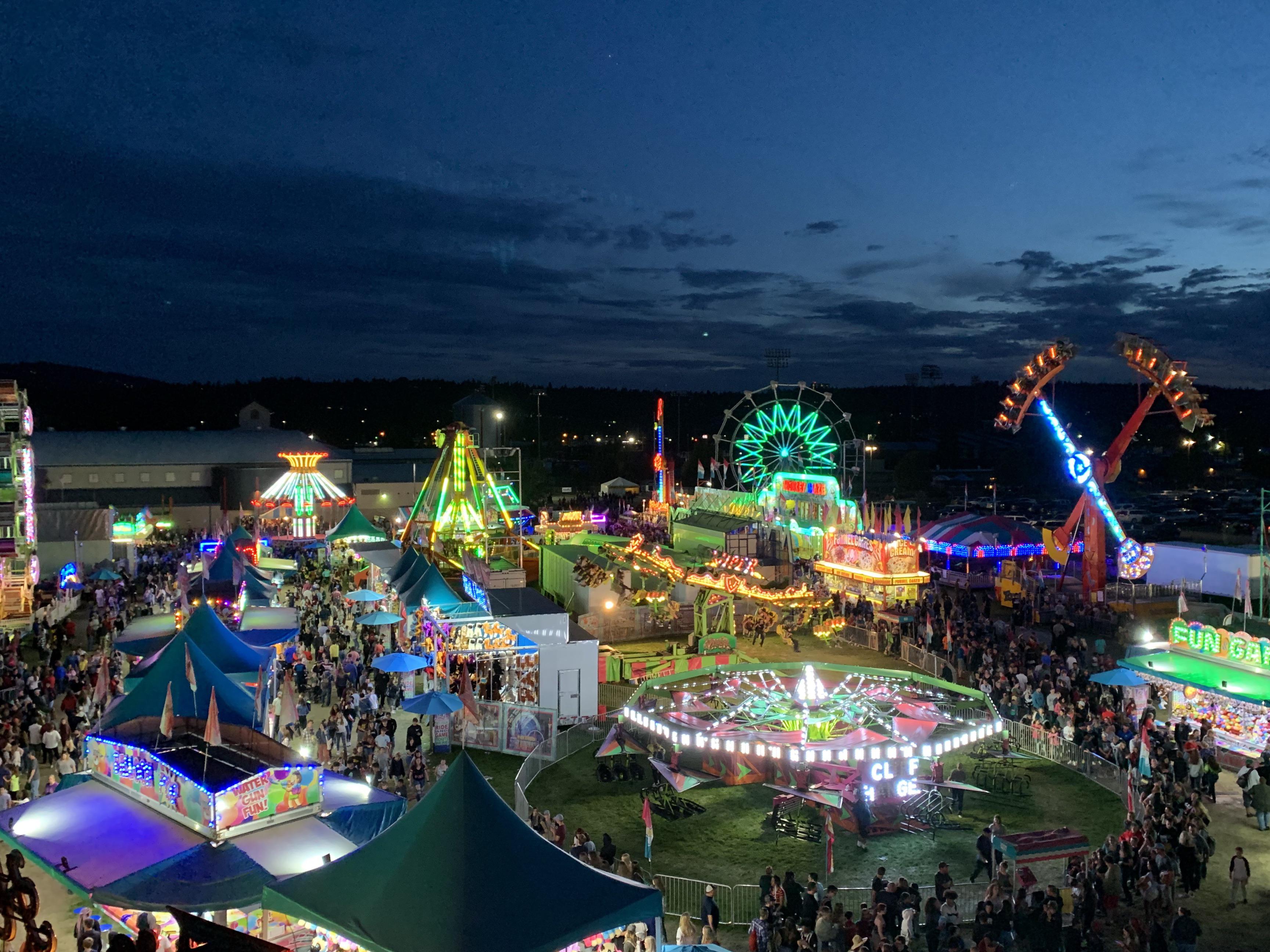 View from the Ferris wheel at the fair tonight r/Spokane