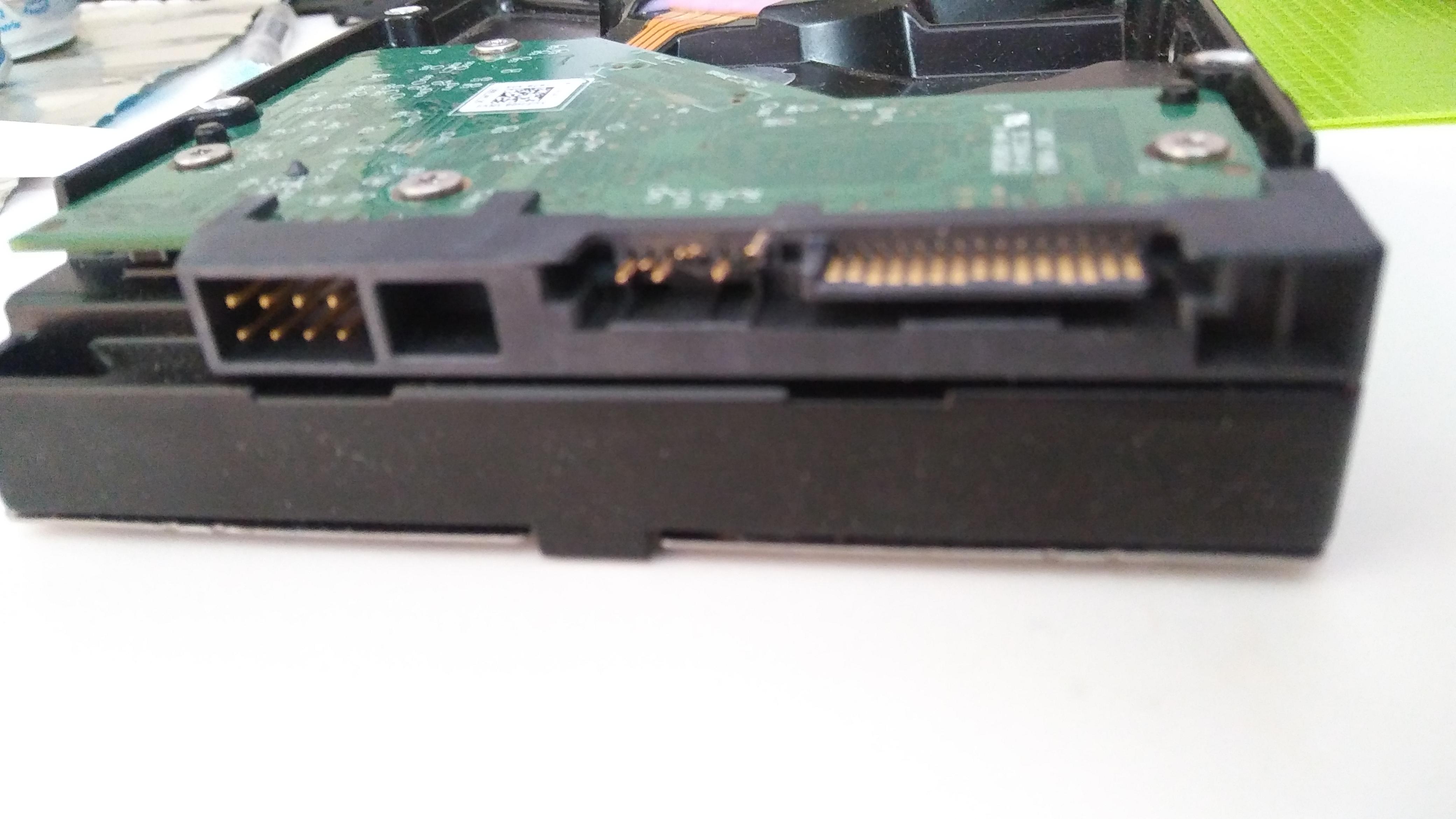 Plastic sata pin is broken. Is it possible to switch this out the green