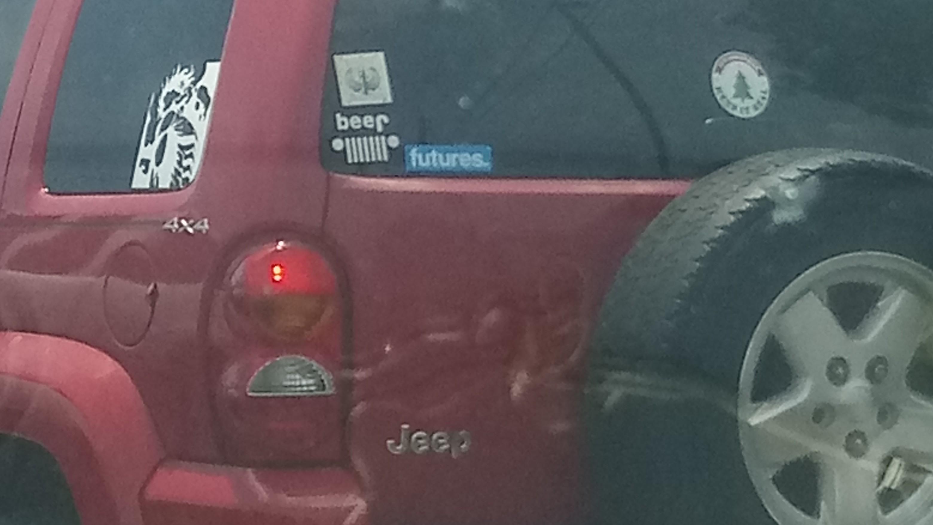 Jeep logo upside down spells beer r/mildlyinteresting