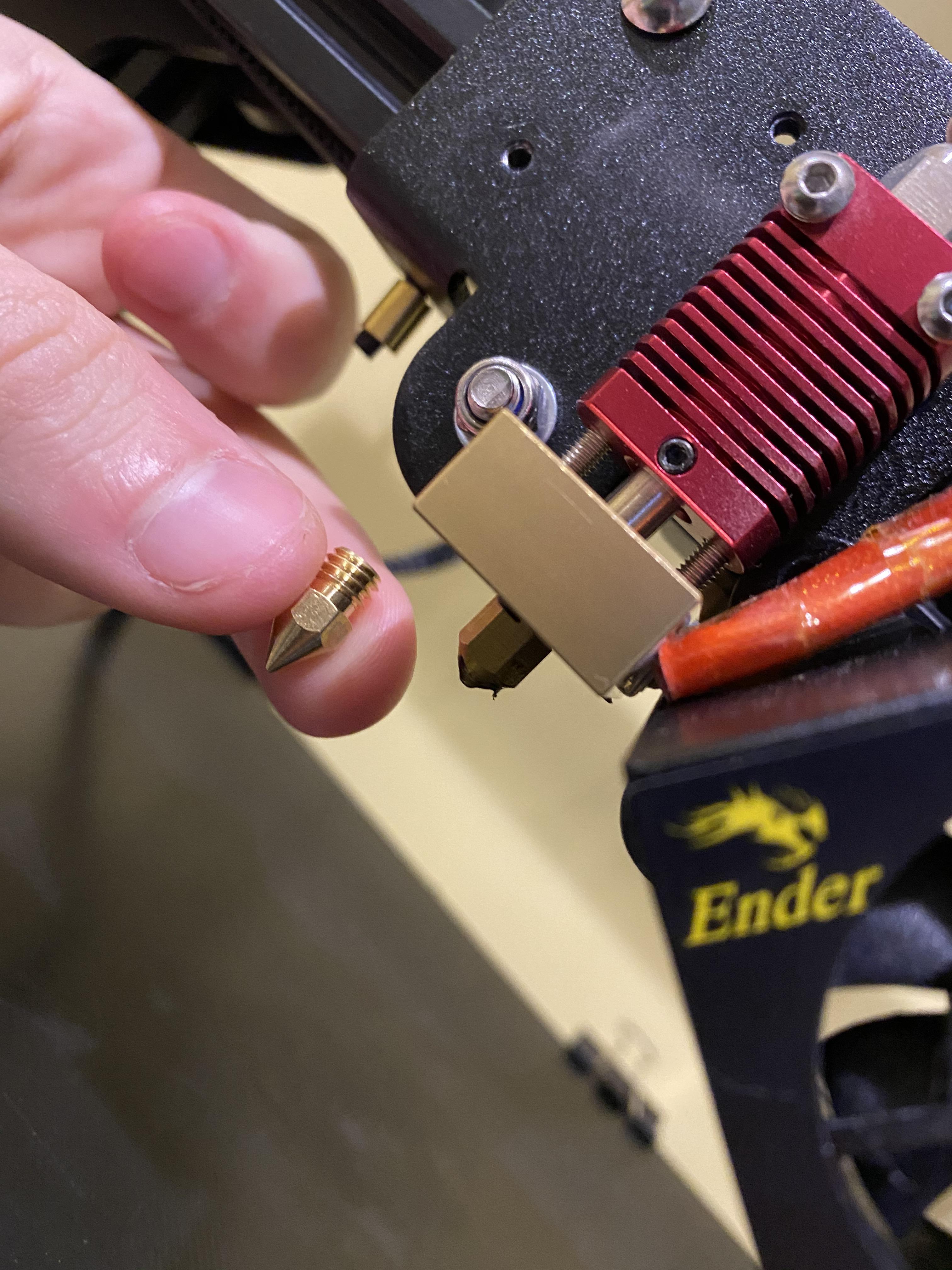 Does the ender 3 come with replacement nozzles? I looked into swapping