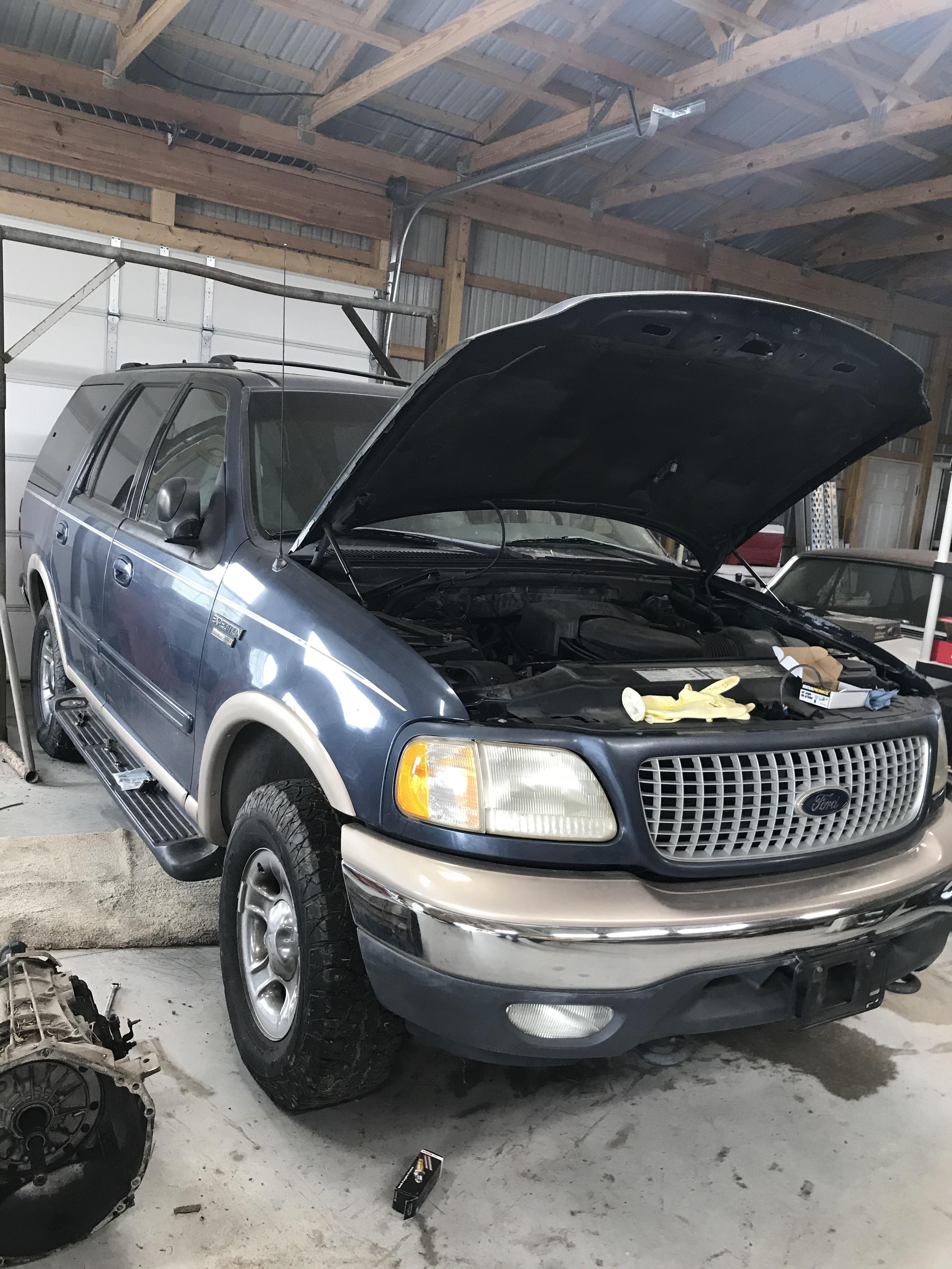 First vehicle! 2000 Ford Expediton, Eddie Bauer, 4WD 5.4L V8! 🤙🏻😎 : r/Ford