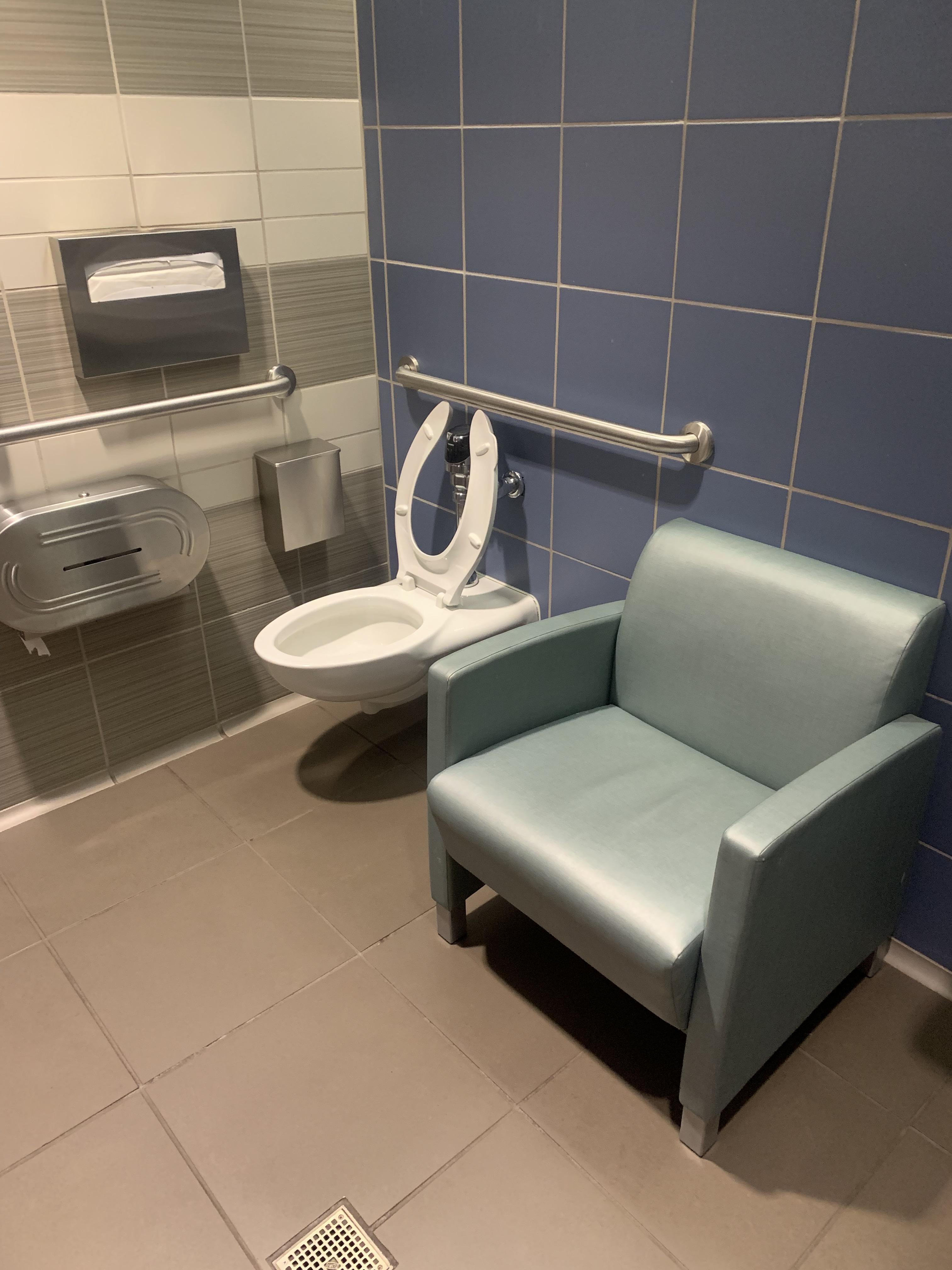 Airport bathroom r/mildlyinteresting