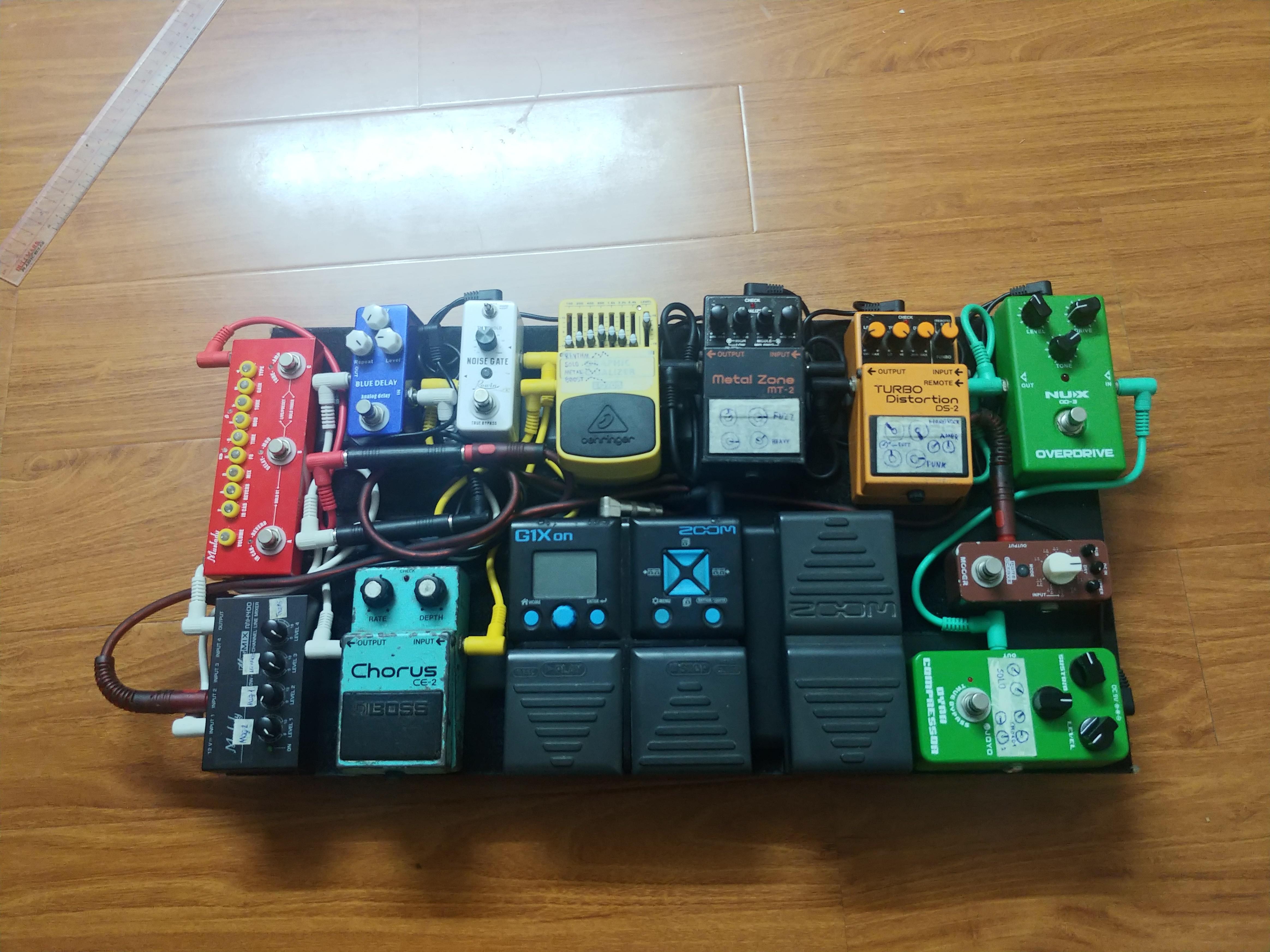 My pedalboard, i hacked my zoom g1xon ,and now its ms50g+70cdr+60b but