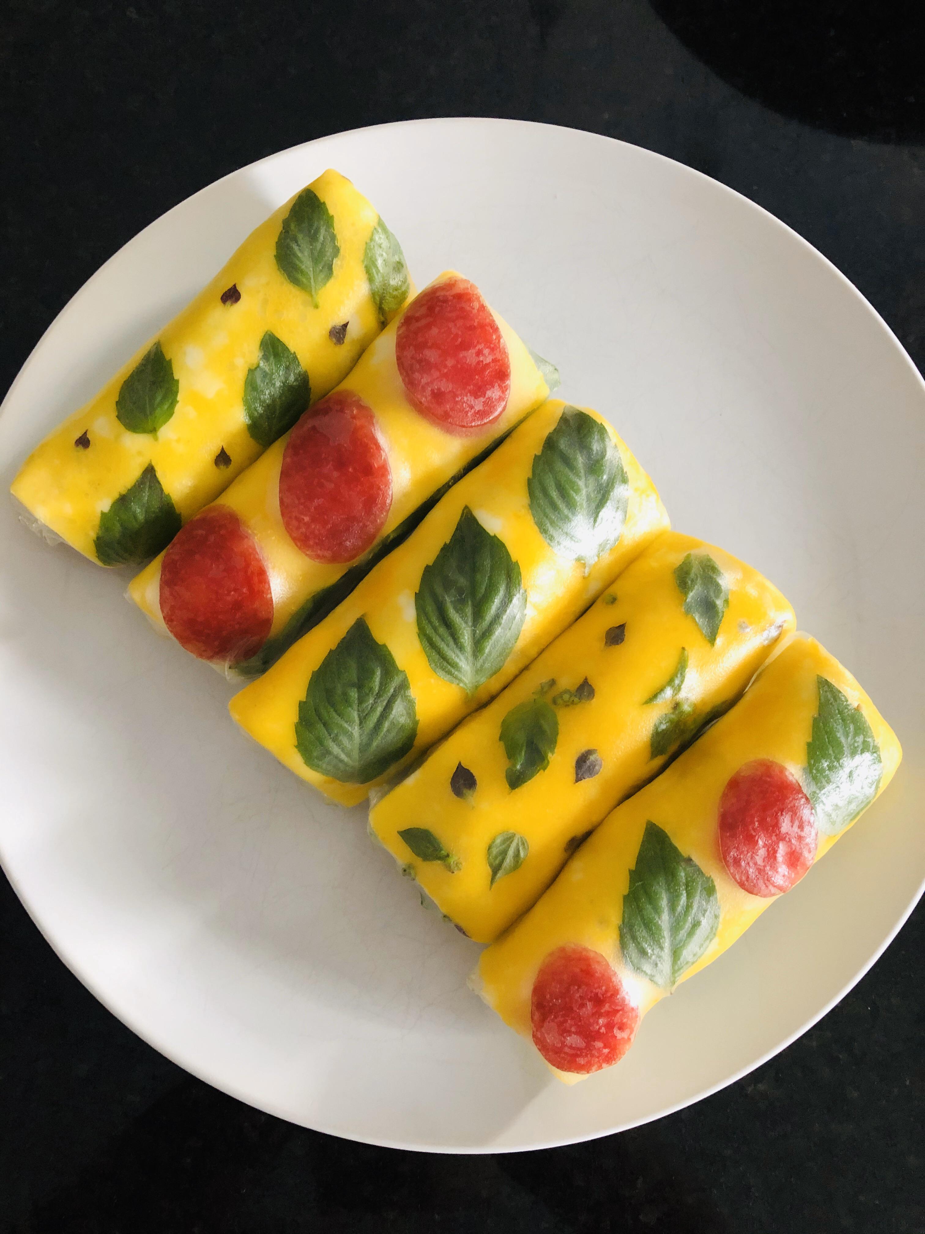 Bo Bia (Vietnamese spring rolls with egg, Chinese sausage, jicama and