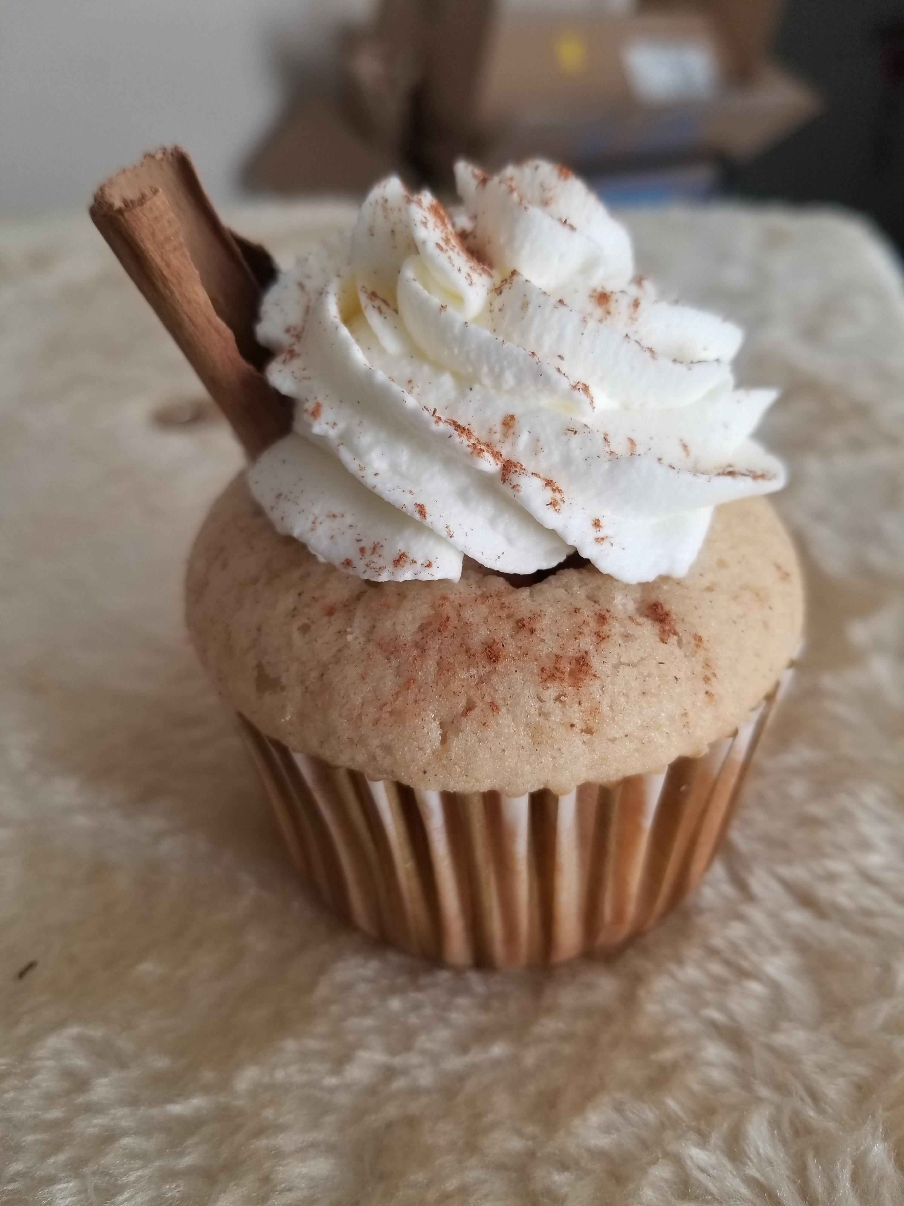 [I made] Filled apple cinnamon cupcakes. r/Baking