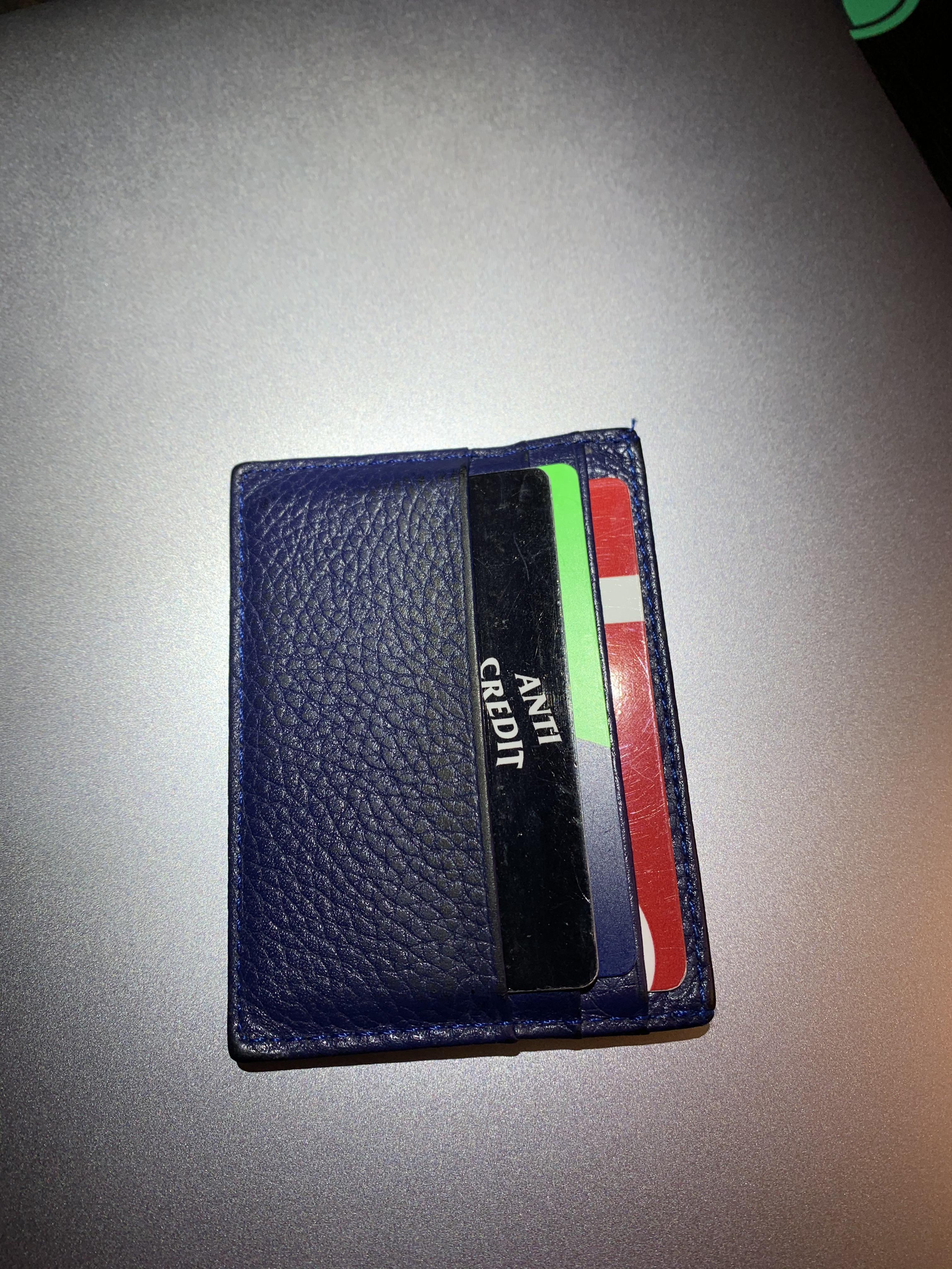 Can someone a similar wallet to below, but in high quality