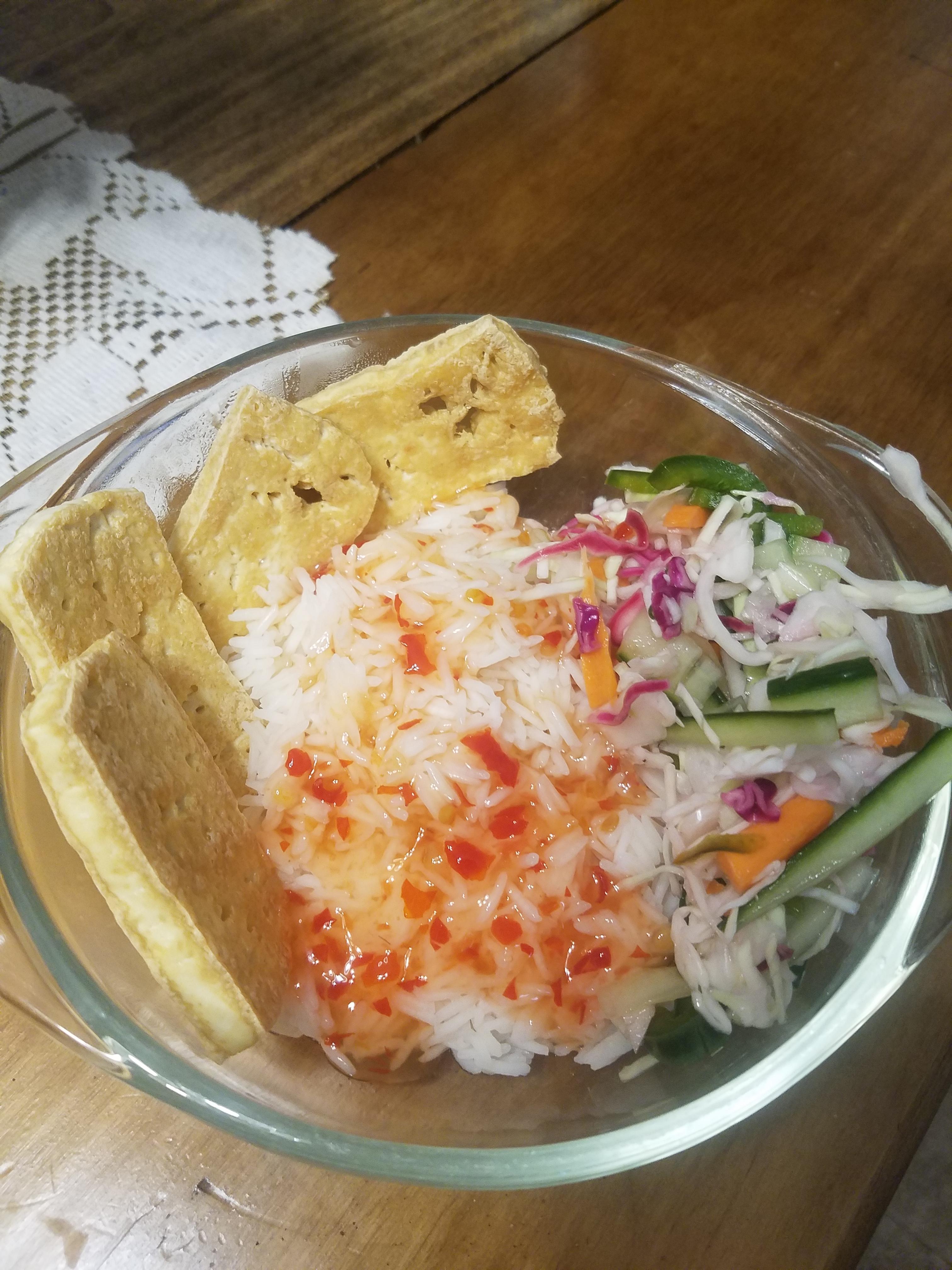 [HOMEMADE] Fried Tofu Rice Bowl with Jalapeno Cole Slaw r/food