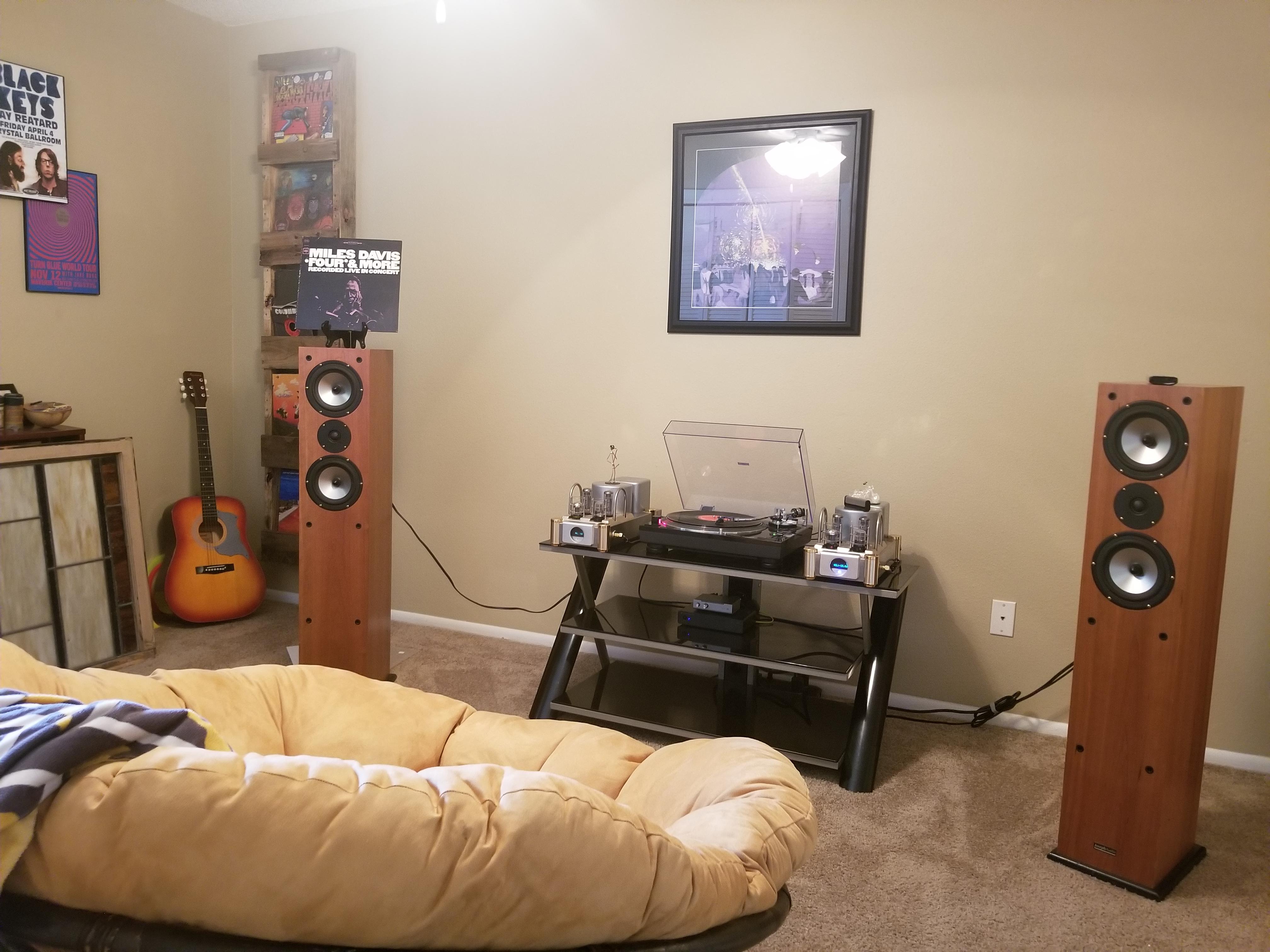 Just moved into my first apartment and got my listening room about
