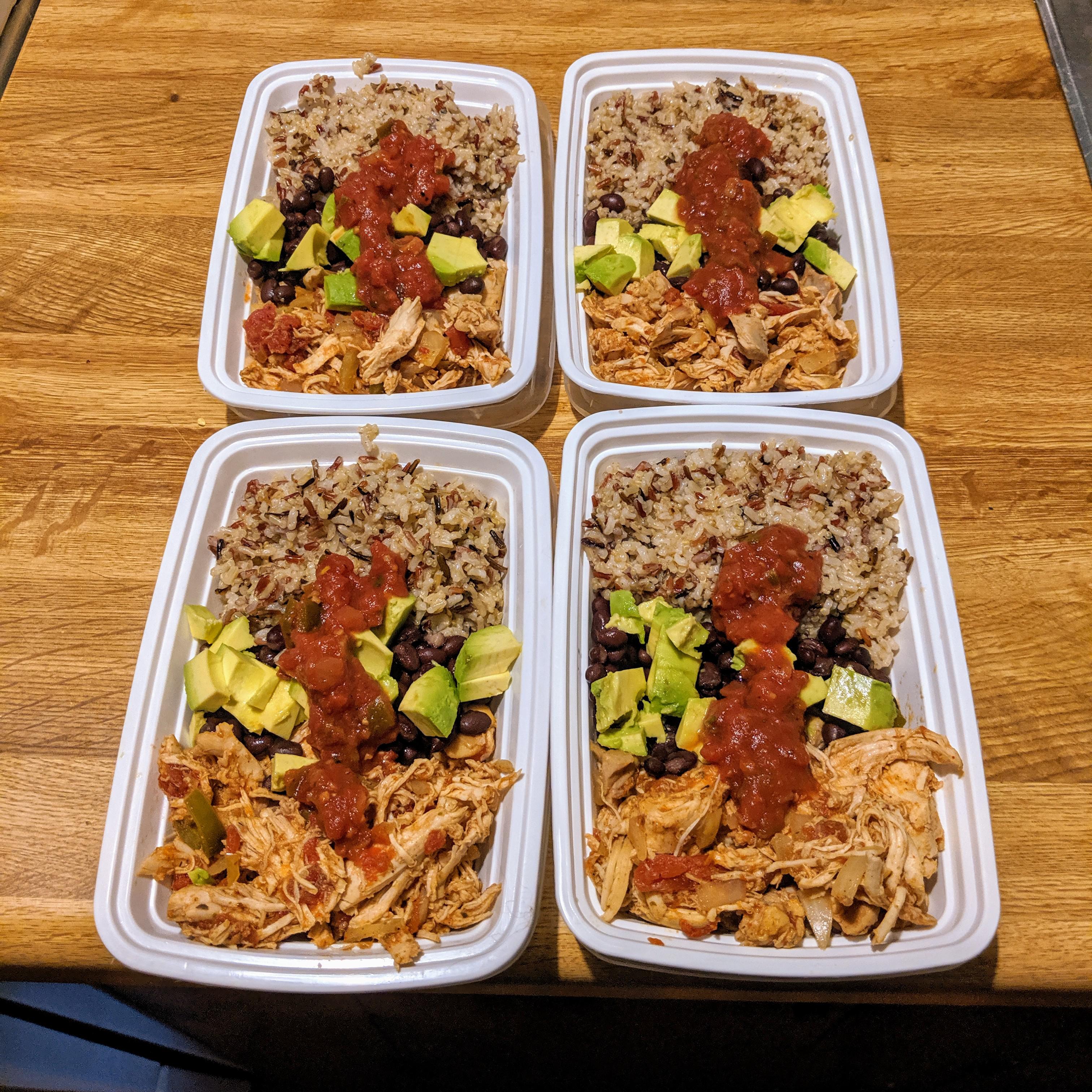 Pulled chicken burrito bowls this week! r/mealprep