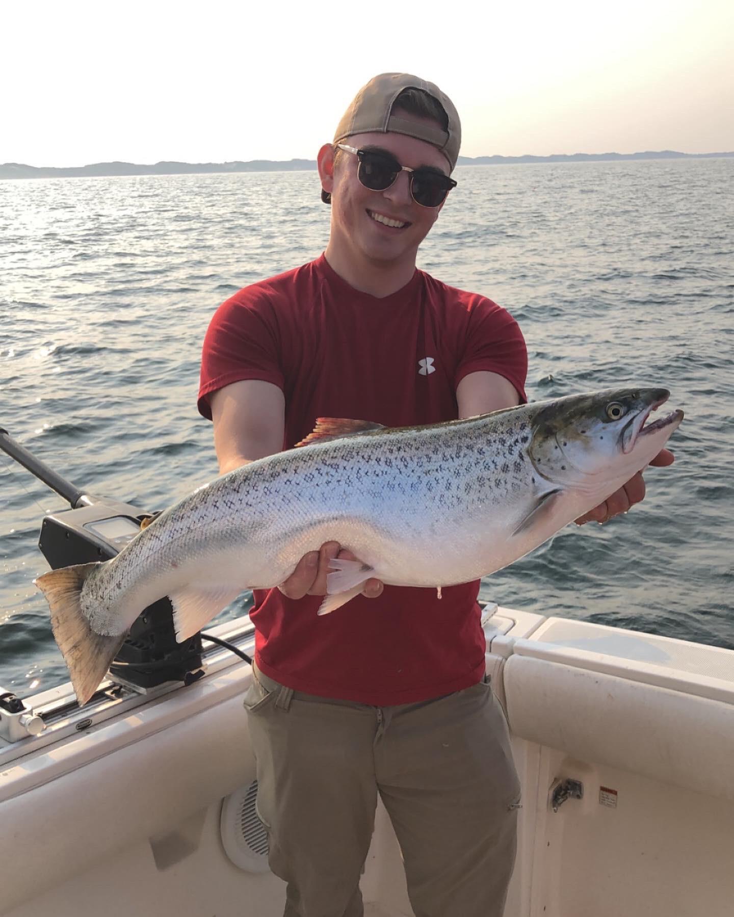 Caught a Massive Lake Run Brown on Lake Michigan this morning 🎣 r/troutfishing