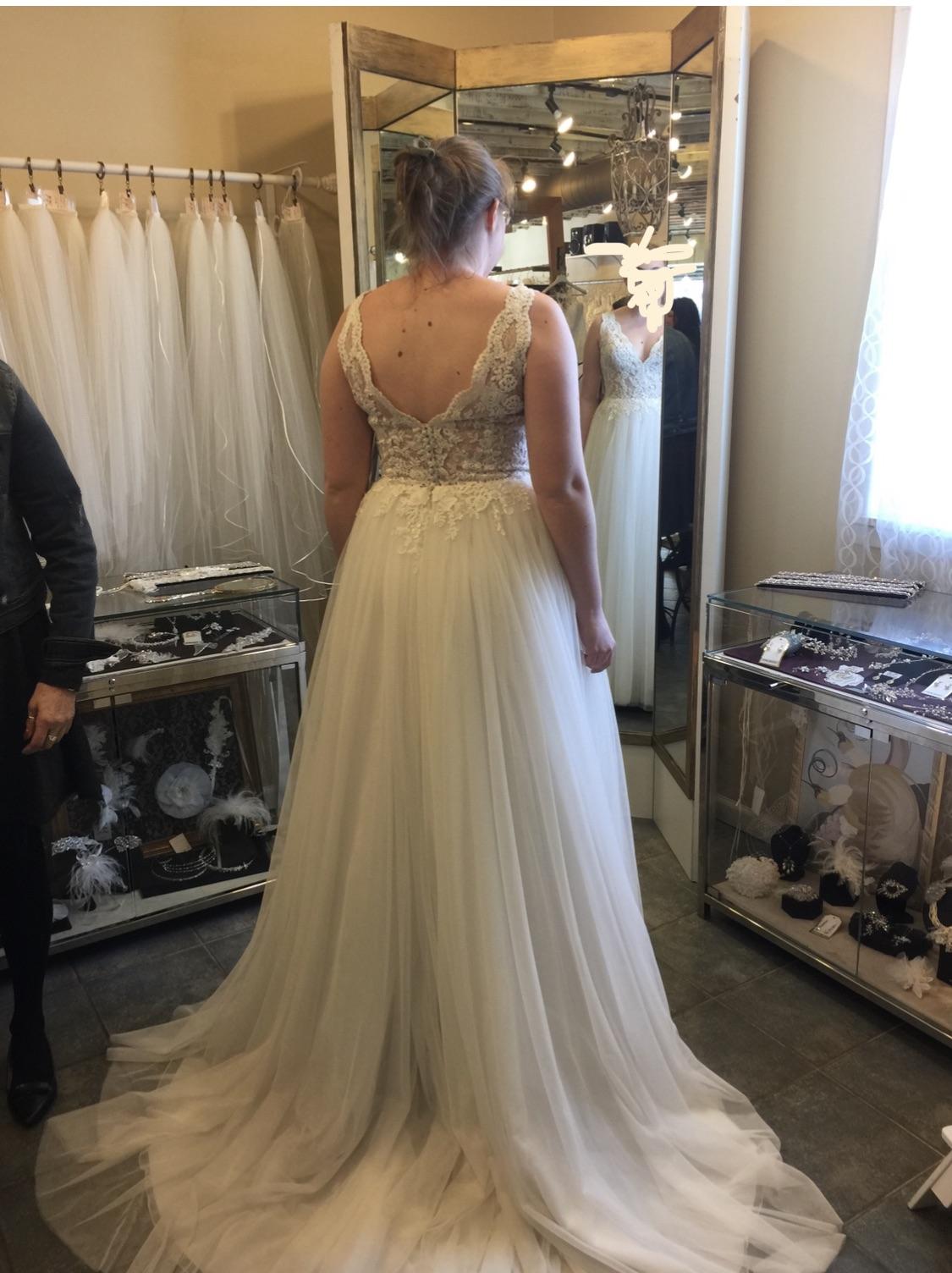 I said yes to the most comfortable dress I’ve ever worn! Dalgo by Pronovias! r/weddingplanning