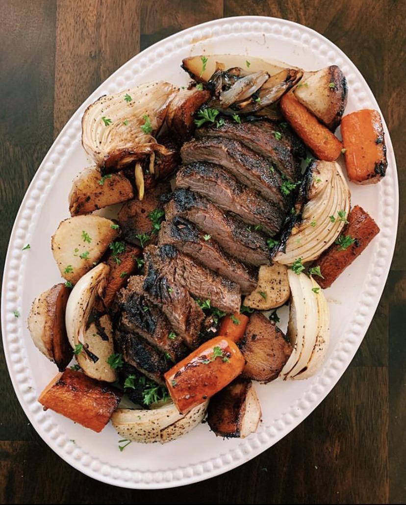 [Homemade] Cast iron tritip with potatoes, carrots and onions r/food