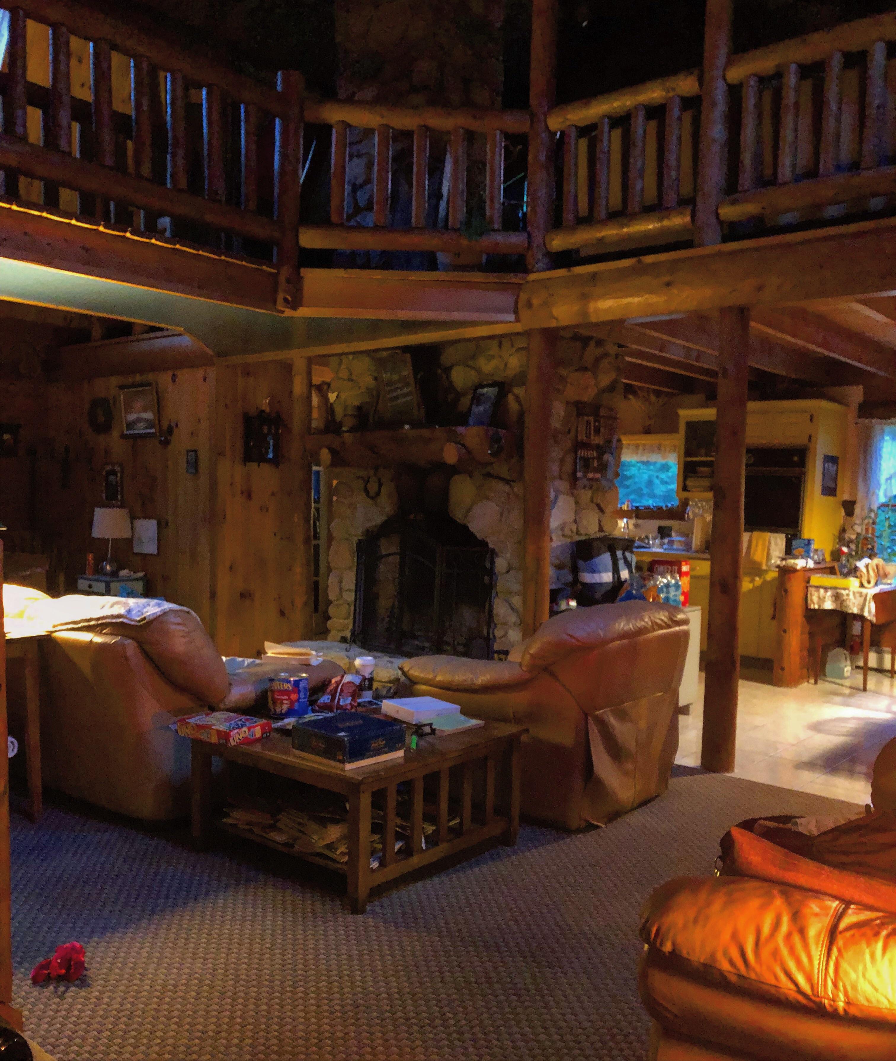 My AirBnB in Maine is quite comfortable r/CozyPlaces